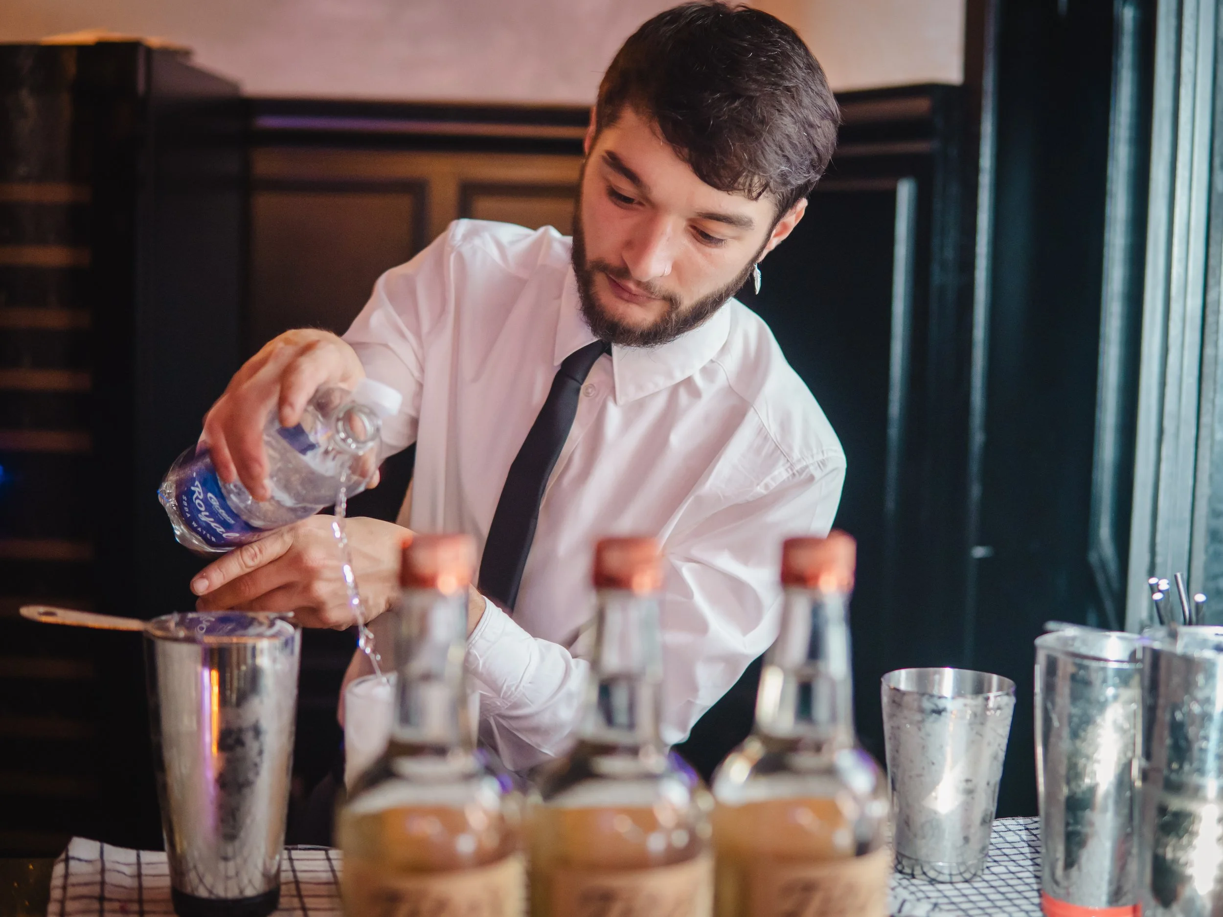 How a Private Mixologist Turns a Regular House Party into a Premium Experience