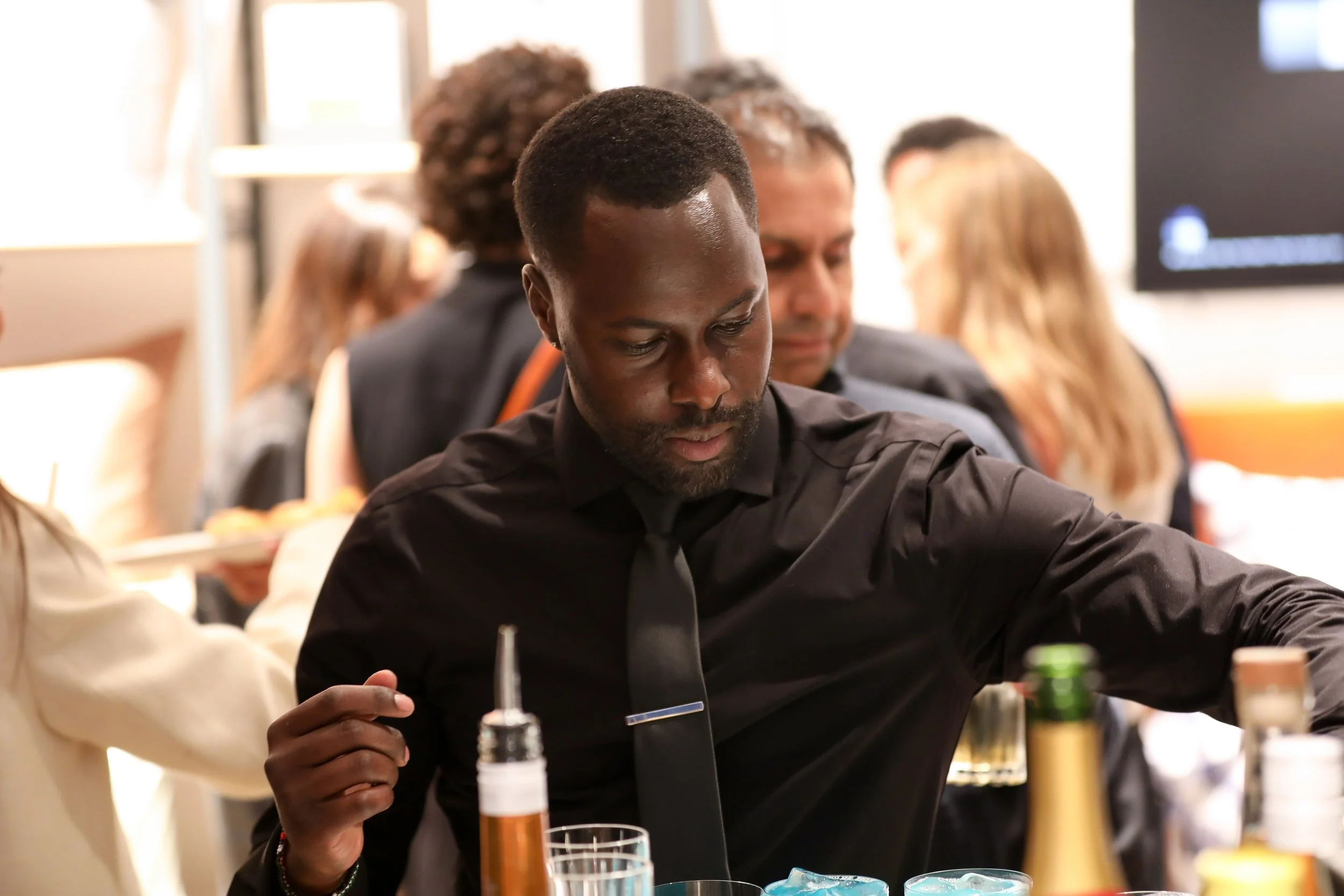 Corporate bar hire in London with professional mixologist delivering seamless hospitality for a business event.