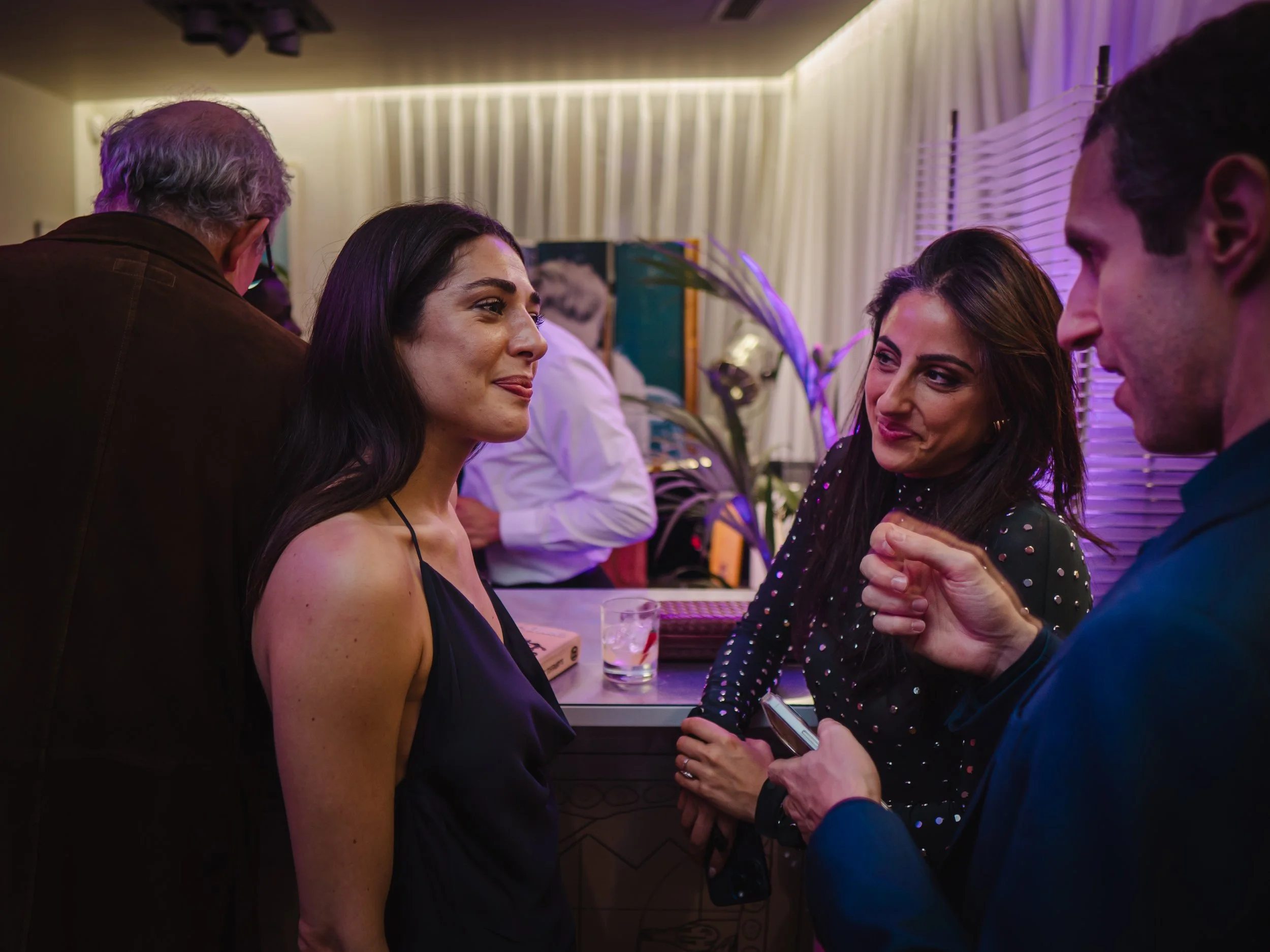 Private bartender hire allowing London hosts to enjoy their event while suppliers work seamlessly behind the scenes.