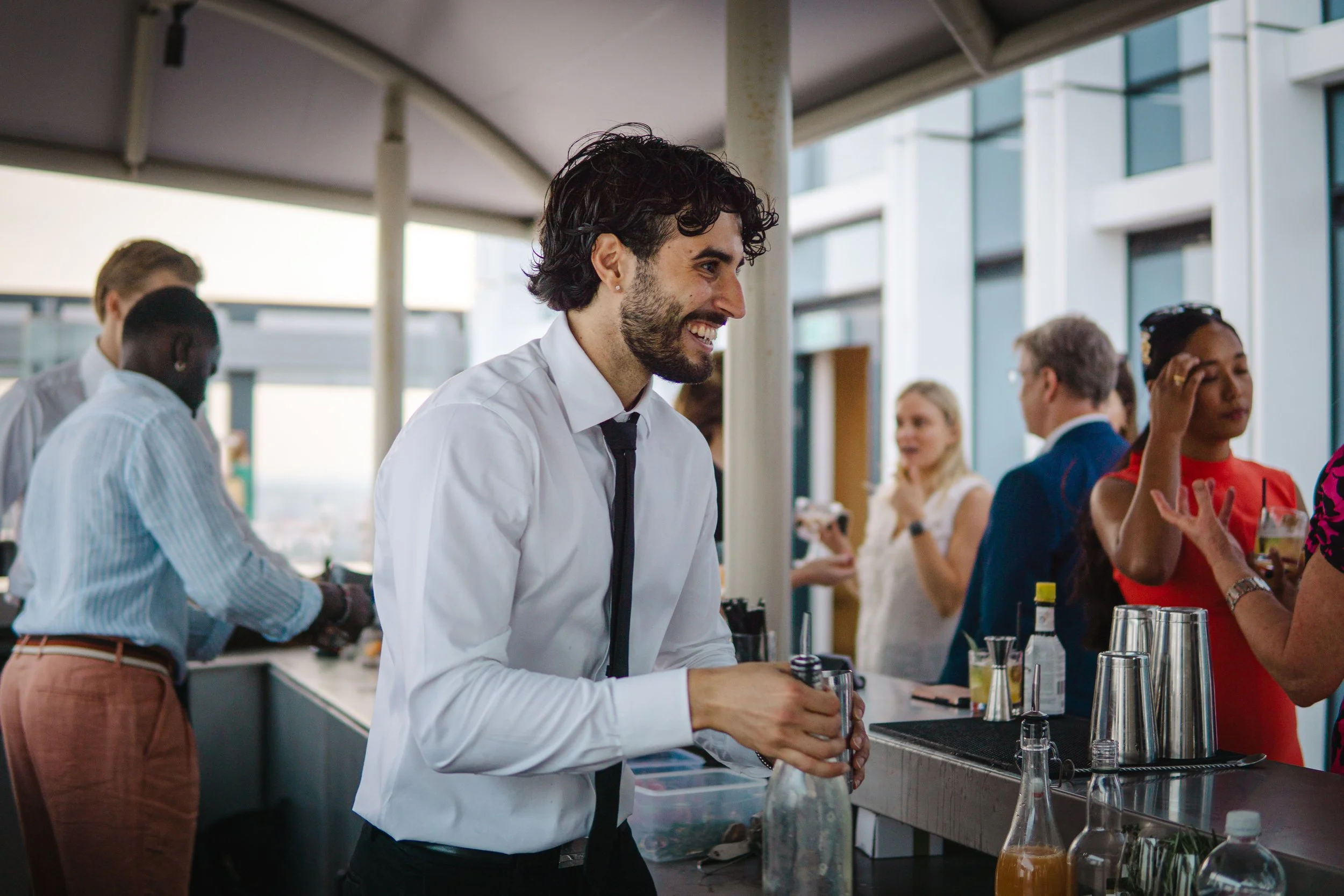 Corporate bar hire team adapting service independently during a premium London corporate event.