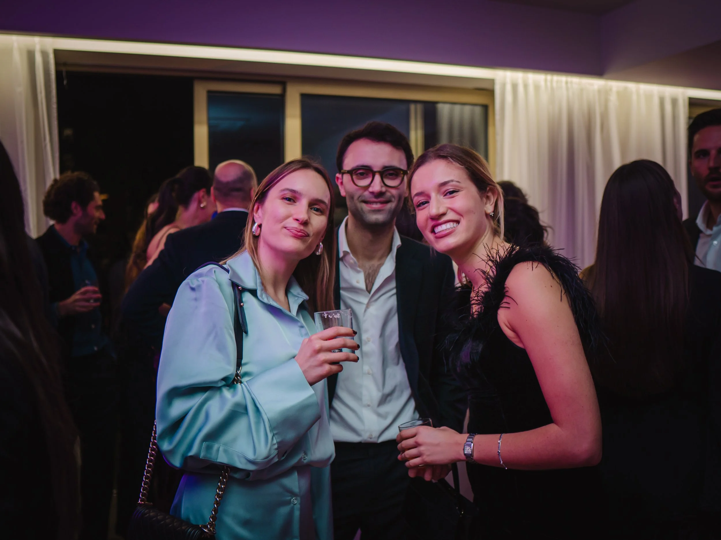 Hire a mixologist London for calm and attentive hospitality at a stylish private event.