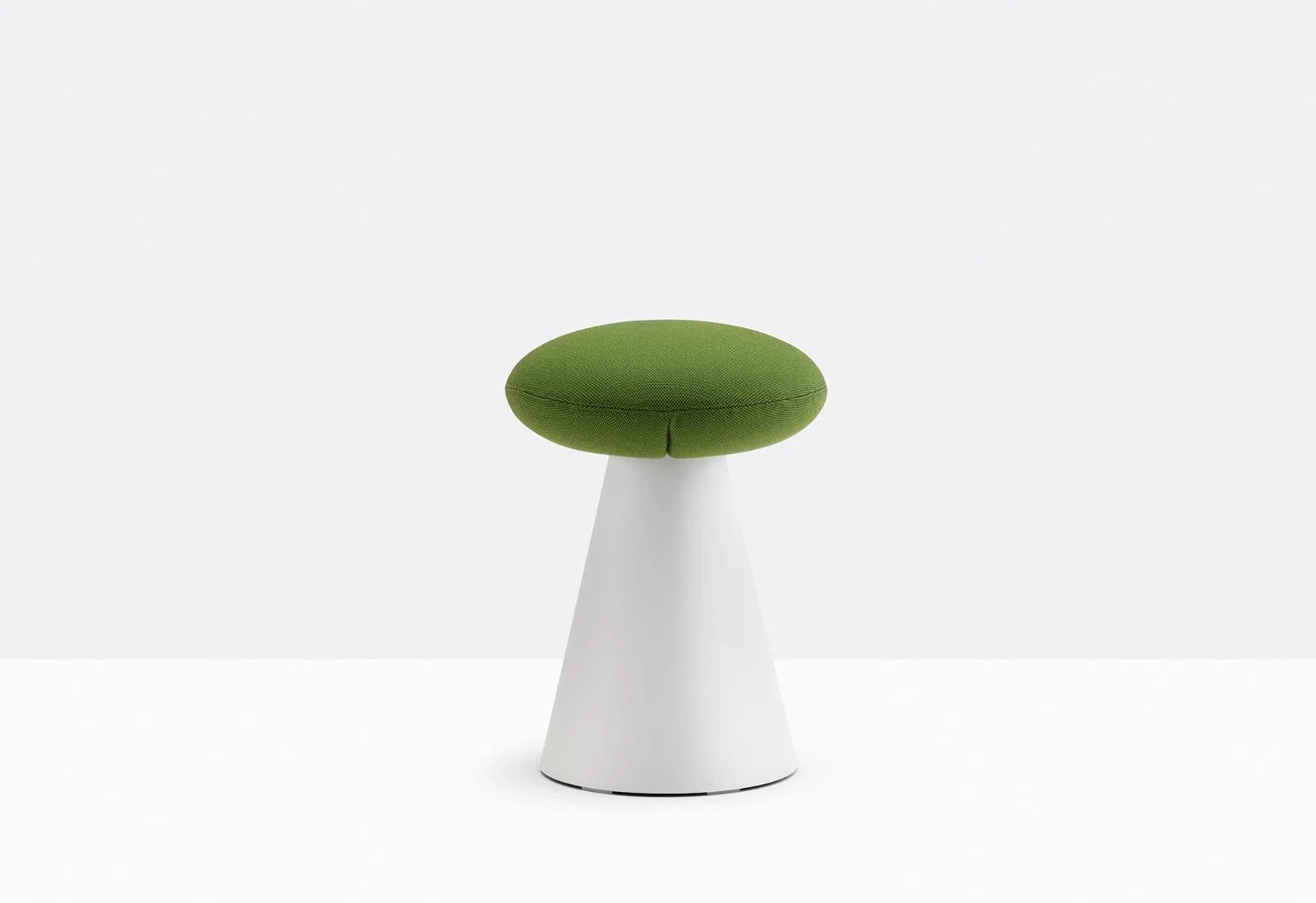 ikon-low-stool-862-still-03.jpg
