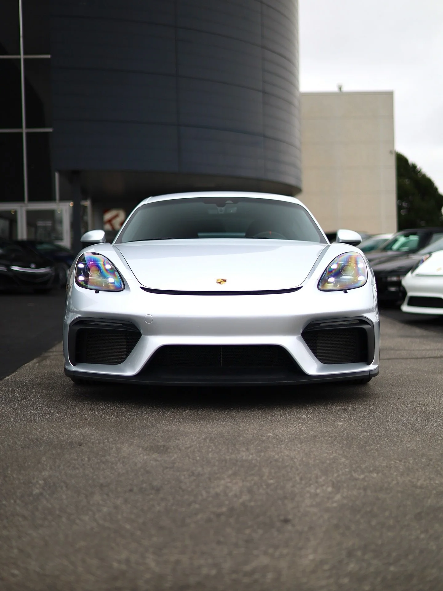 Subtle change with incredible results.

Recently sold by @pfaffreserveplus , this Porsche Cayman GT4 came in for a full body colour change. It went from a now protected white paint to a tasteful glossy silver finish.

Protect your investment!

#porsc