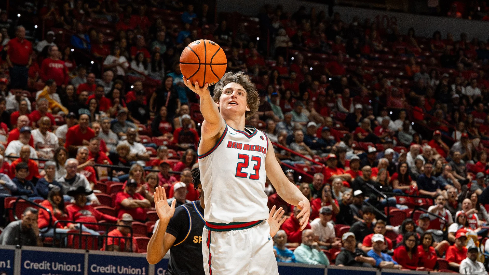  Lobos Wear Down Spartans to Reach Semifinals