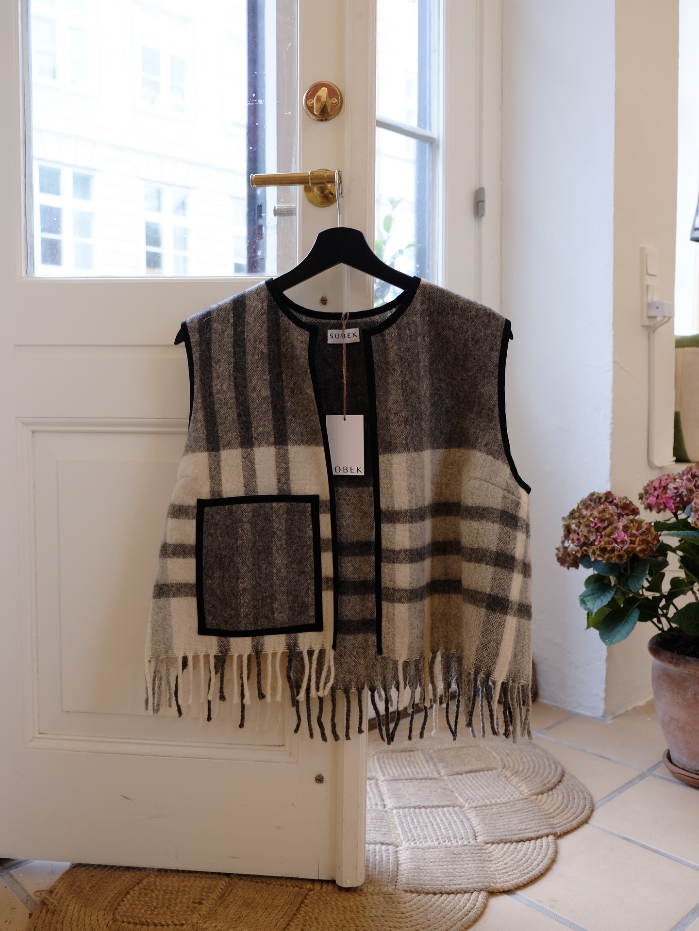 New vests🤍

Available online and in the little shop at Kronprinsessegade 15. 

Hope to see you there!

🤍 Sophie
&bull;
&bull;
&bull;
#newin #handmade #uocycling #upcyclingfashion #consciousfashionbrand #slowfashion #slowfashionbrand #kronprinsesseg