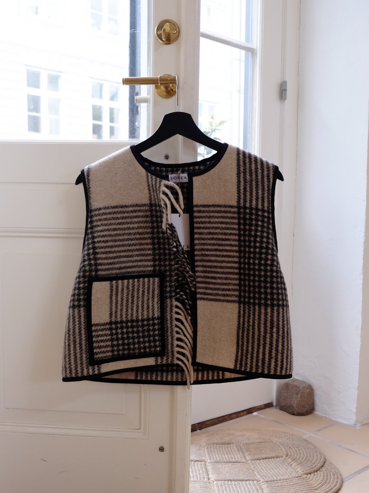 Vest + Fringy hood 🖤

Created in Copenhagen from a vintage wool blanket. 

Available online and in the little shop at Kronprinsessegade 15. 

Hope to see you there!

🖤 Sophie