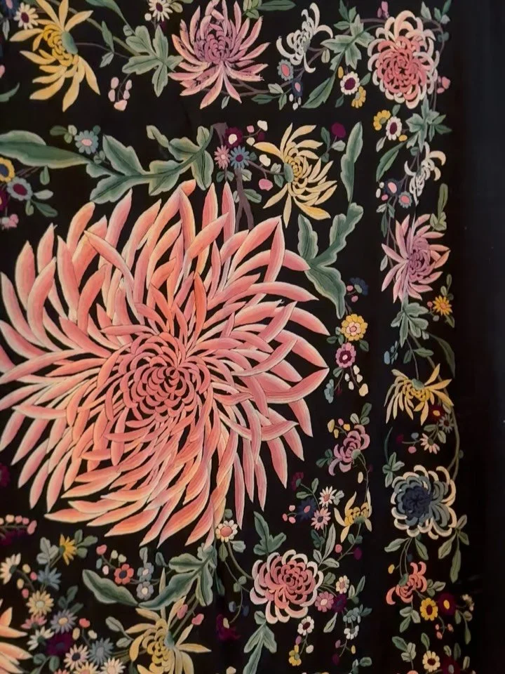 All these beauties&hellip; ready to shine again 🎀♻️💫

DM or email me if you&rsquo;d like something created just for you.

🤍 Sophie
&bull;
&bull;
&bull;
#handmade #upcycling #repurposed #upcyclingdesigner #recycling #craftsmanship #woolblankets #fo