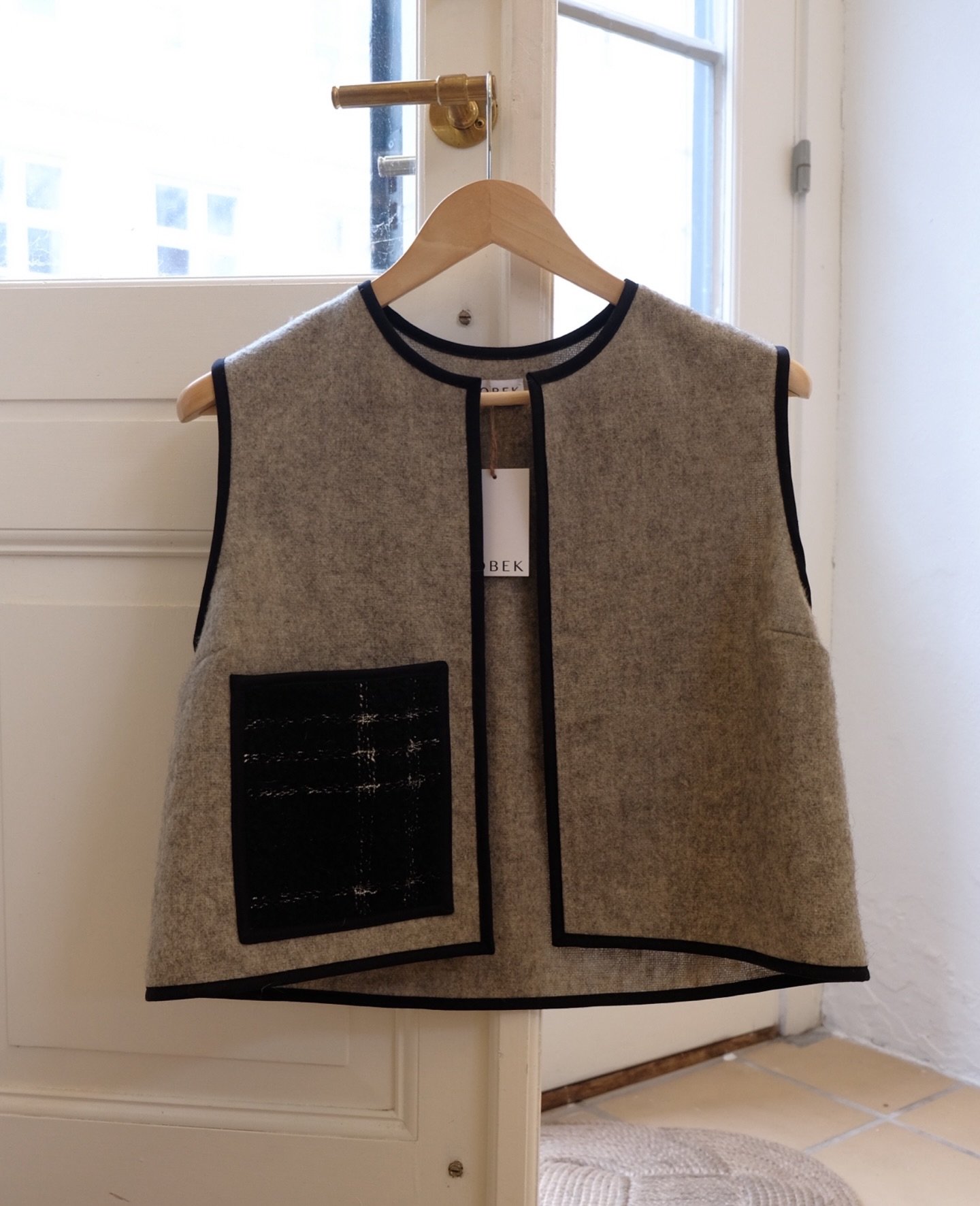 3 new wool vests 🩶

Made from a wool blanket, finished with a pocket Dior deadstock pocket.

Wear it your way 🖤