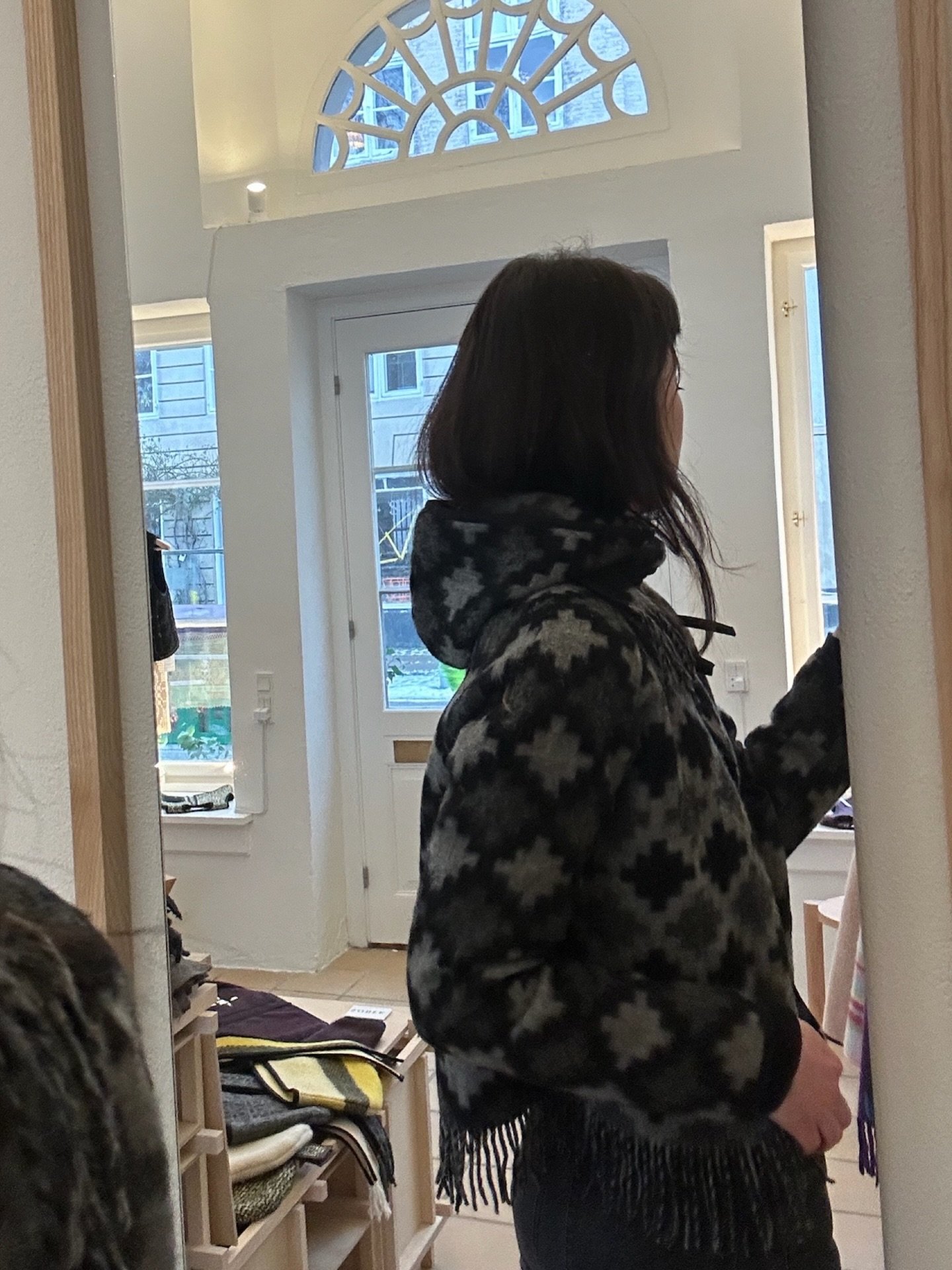 Matching sets 🎀

Wearing a matching wool jacket and hood. 

More sets available in the pavilion.