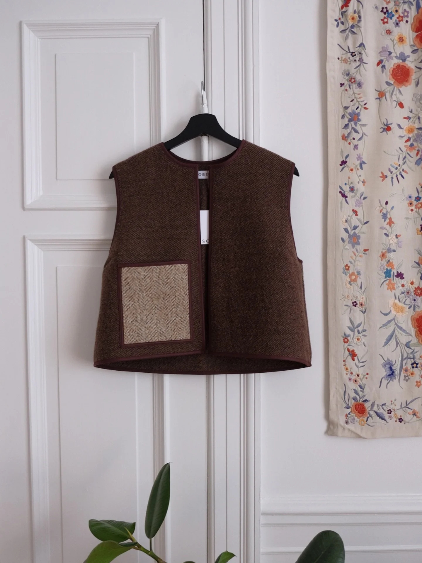 Brownies🤎

Crafted from high-end deadstock wool.

Limited pieces, more sizes available.