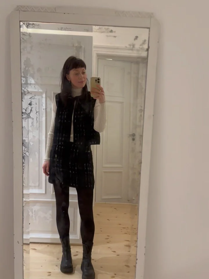 Wrap skirts 🖤

Made from high-end deadstock and vintage wool blankets.

Reach out via DM or email if you&rsquo;d like one &mdash; or a custom length.

🖤 Sophie