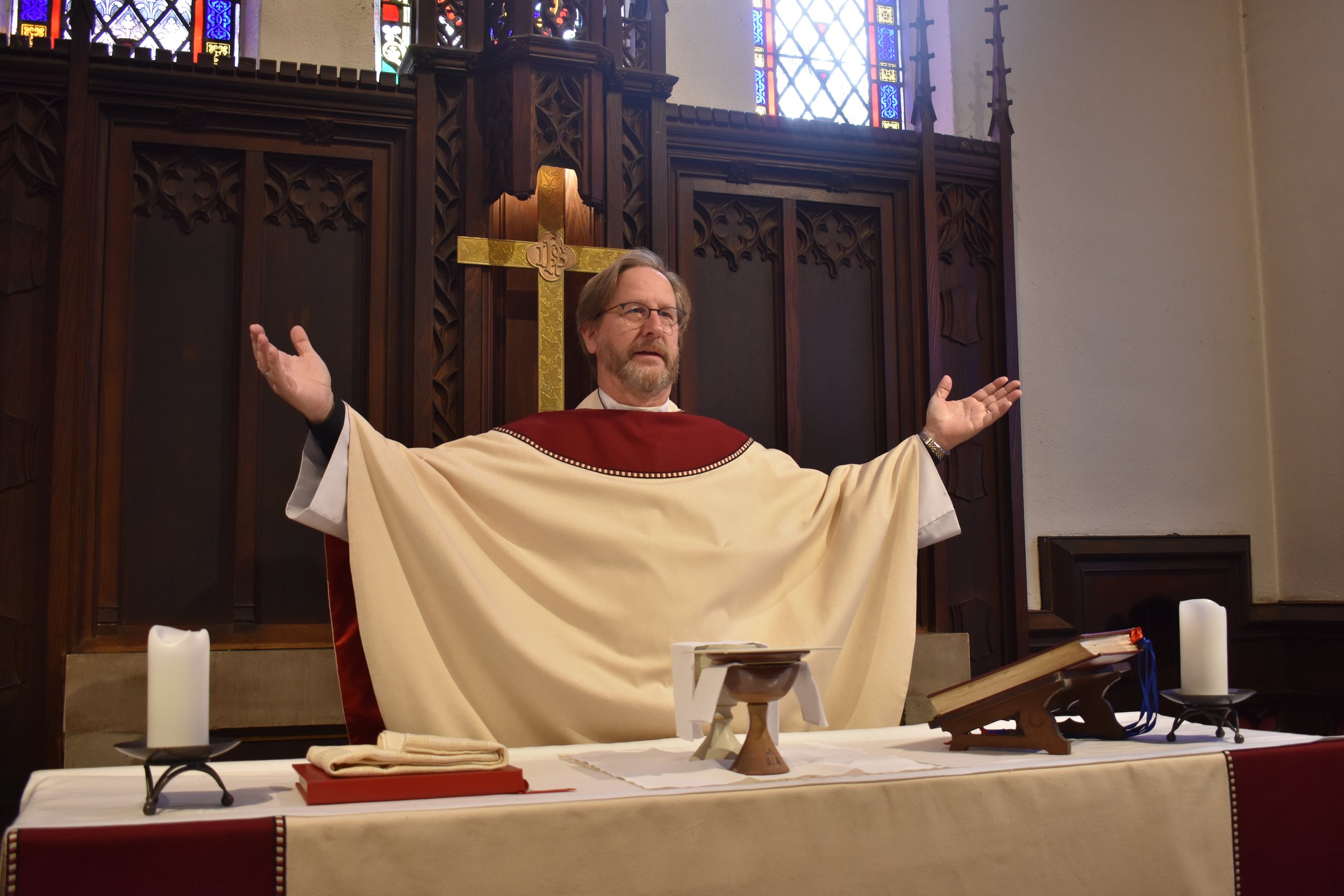 Fr Thom offering blessing.JPG