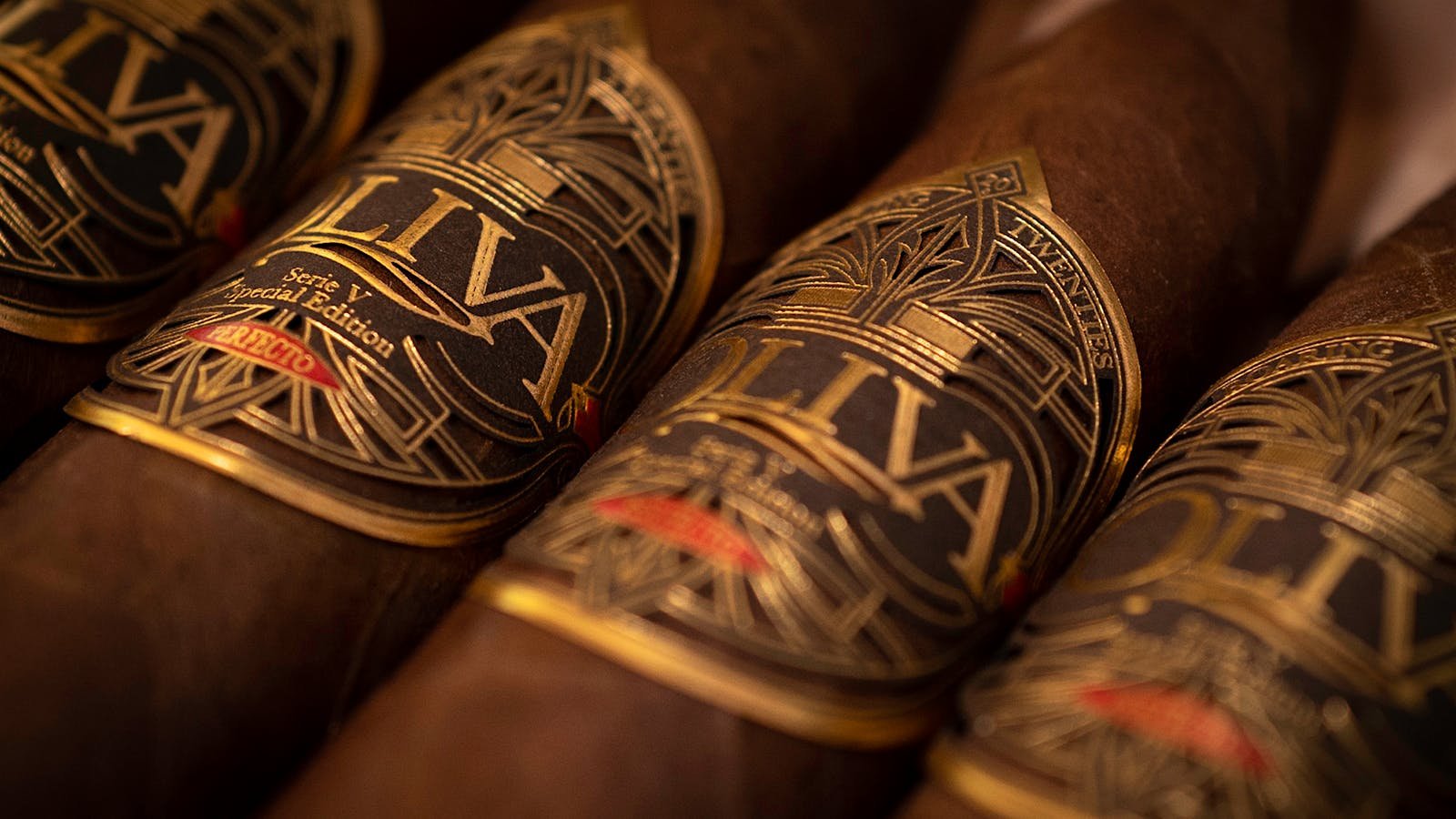 Oliva CIGARS | CUT &amp; LIGHT