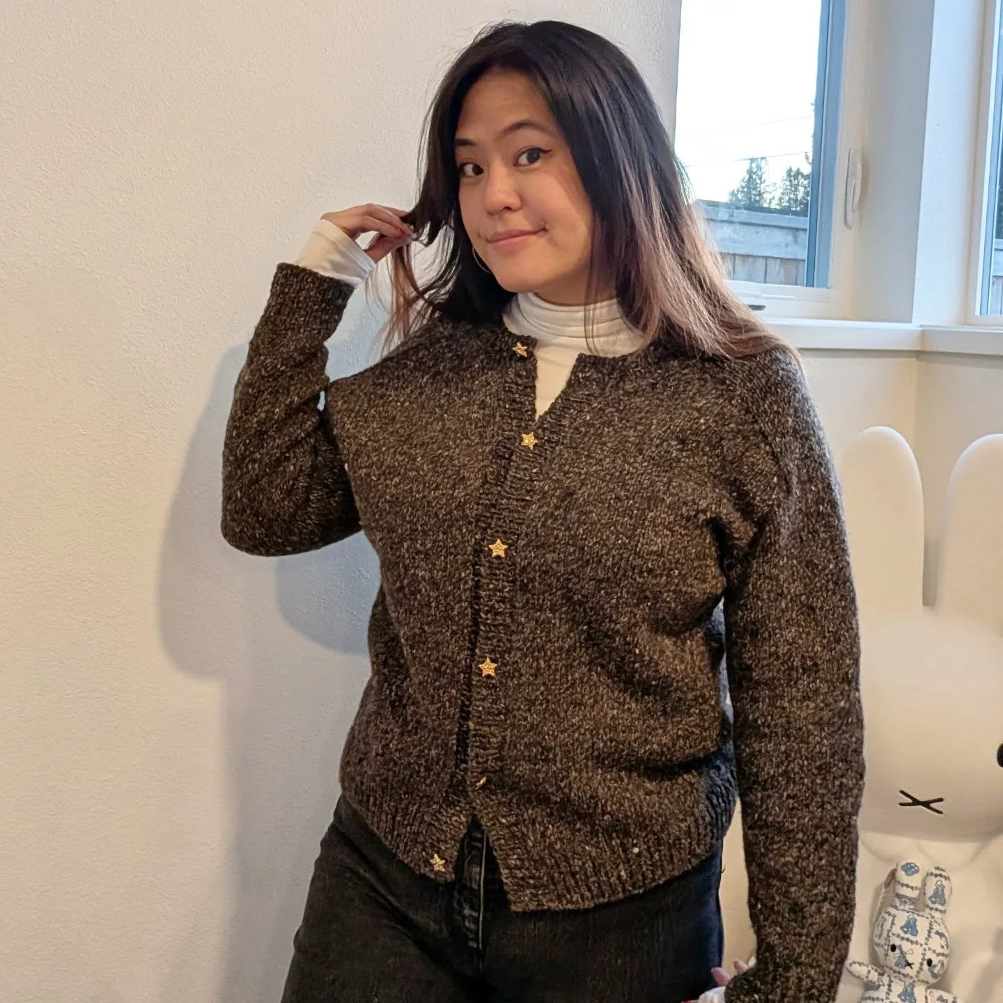 I hate knitting cardigans but boy do I love wearing them 
.
.
.
Forgot the yarn but I bought it at @seattleyarn 
Buttons from @seattleyarn too 🌟