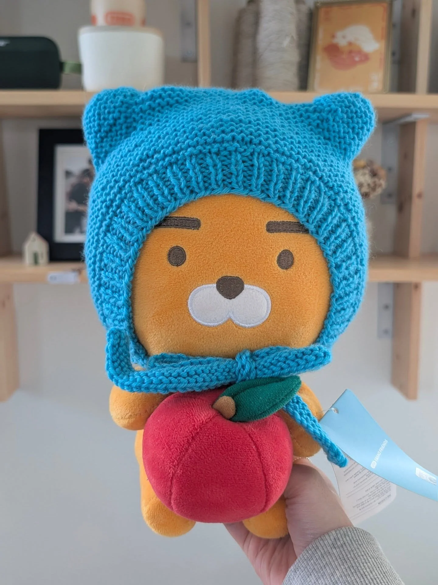 Ryan is my baby now 🐻
.
.
.
#railbearbonnet by @knittingforolive 
#cascade220superwash @cascadeyarns
