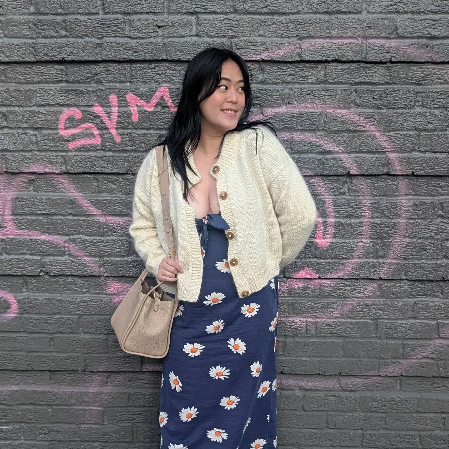 Transition weather 🫪 
.
.
.
#monoboxycardigan by @mono_knit_editions 
DROPS kid silk @dropsdesign 
Fisherman's wool @lionbrandyarn