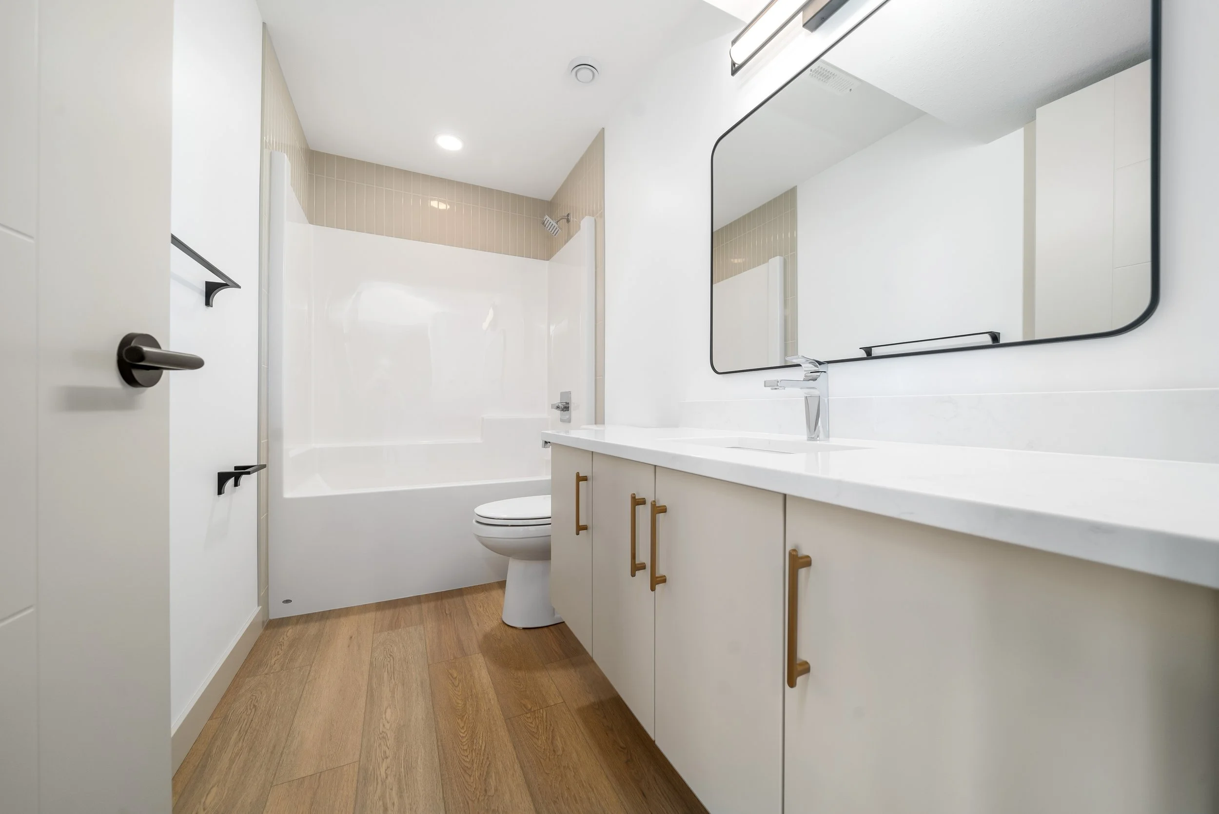 Avondale III - Guest Bathroom