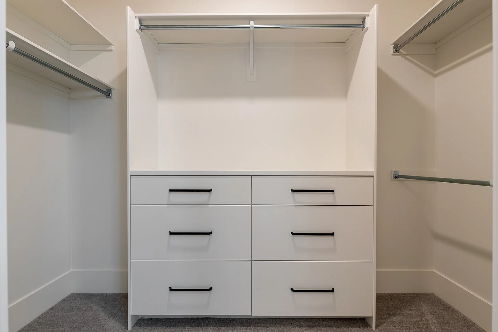 Hawthorne II Guest Bedroom Closet