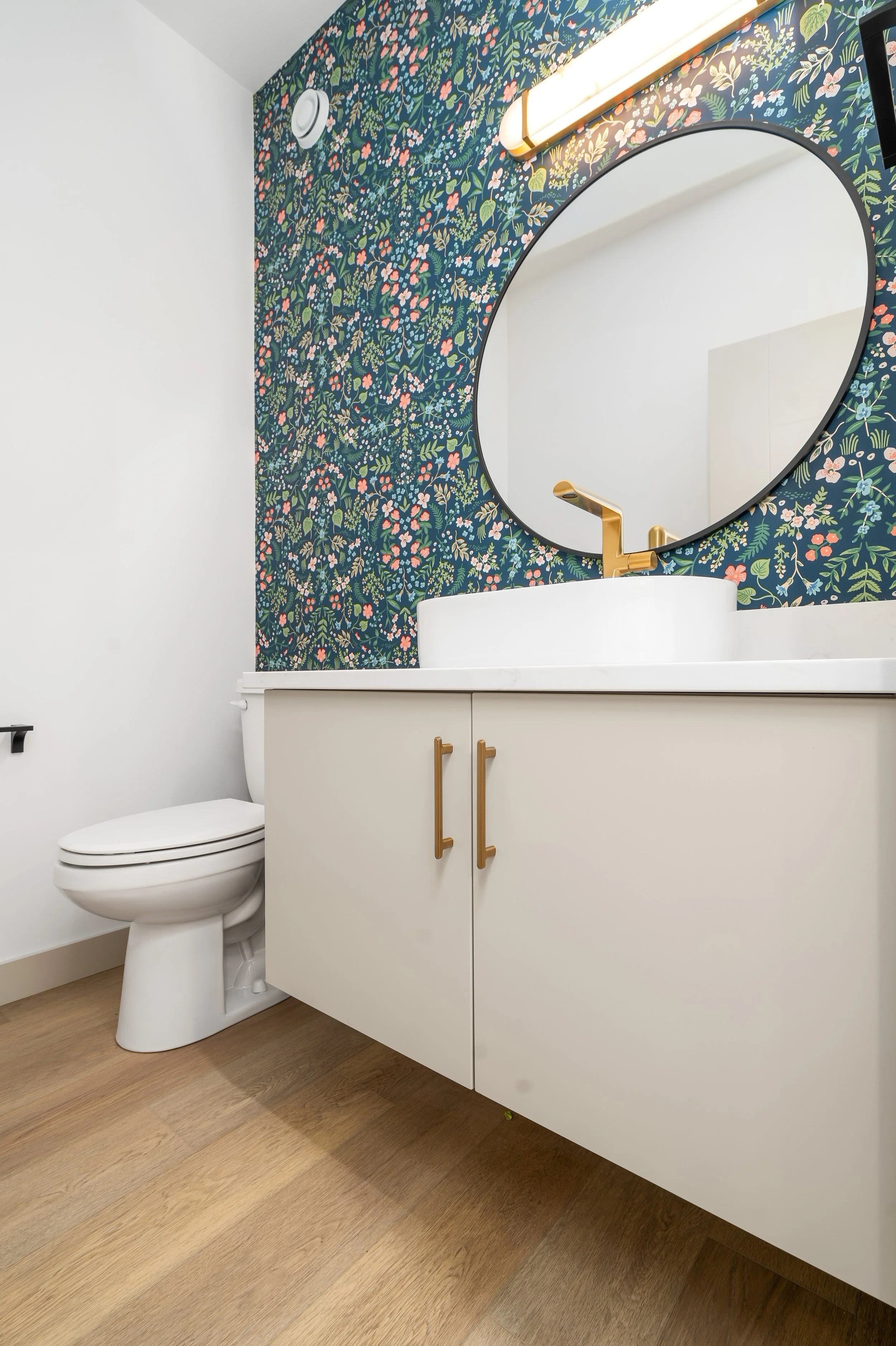 Avondale III - Powder room