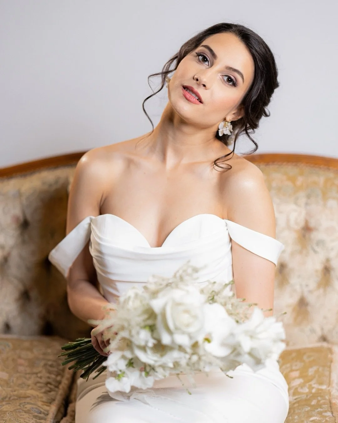 📷 @peter_tippe
Video @danielhamm_films
Dress @meinbrautkleid
Echter Blumenschmuck @giuliblum.de
Make Up & Hair @beautyartistinternational
In frame @lenasandig
Location @bau113_mietstudio
