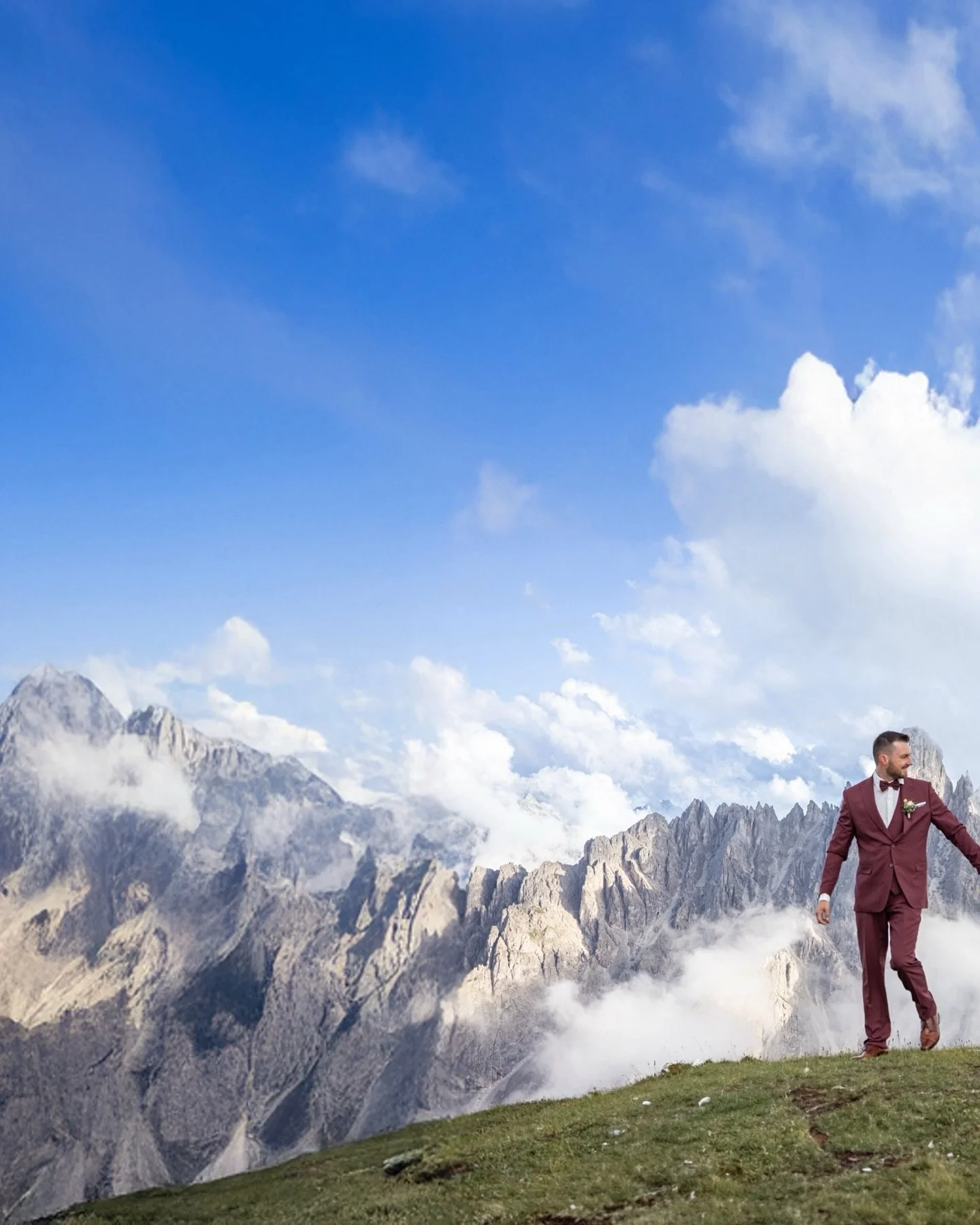 📍🇮🇹 Dolomite Alps
#dolomiti #italy #dolomiten #destinationweddingplanner #destinationweddingphotography #destinationwedding #wedding #weddingphotoinspiration #weddingphotography #hochzeit #hochzeitsinspiration