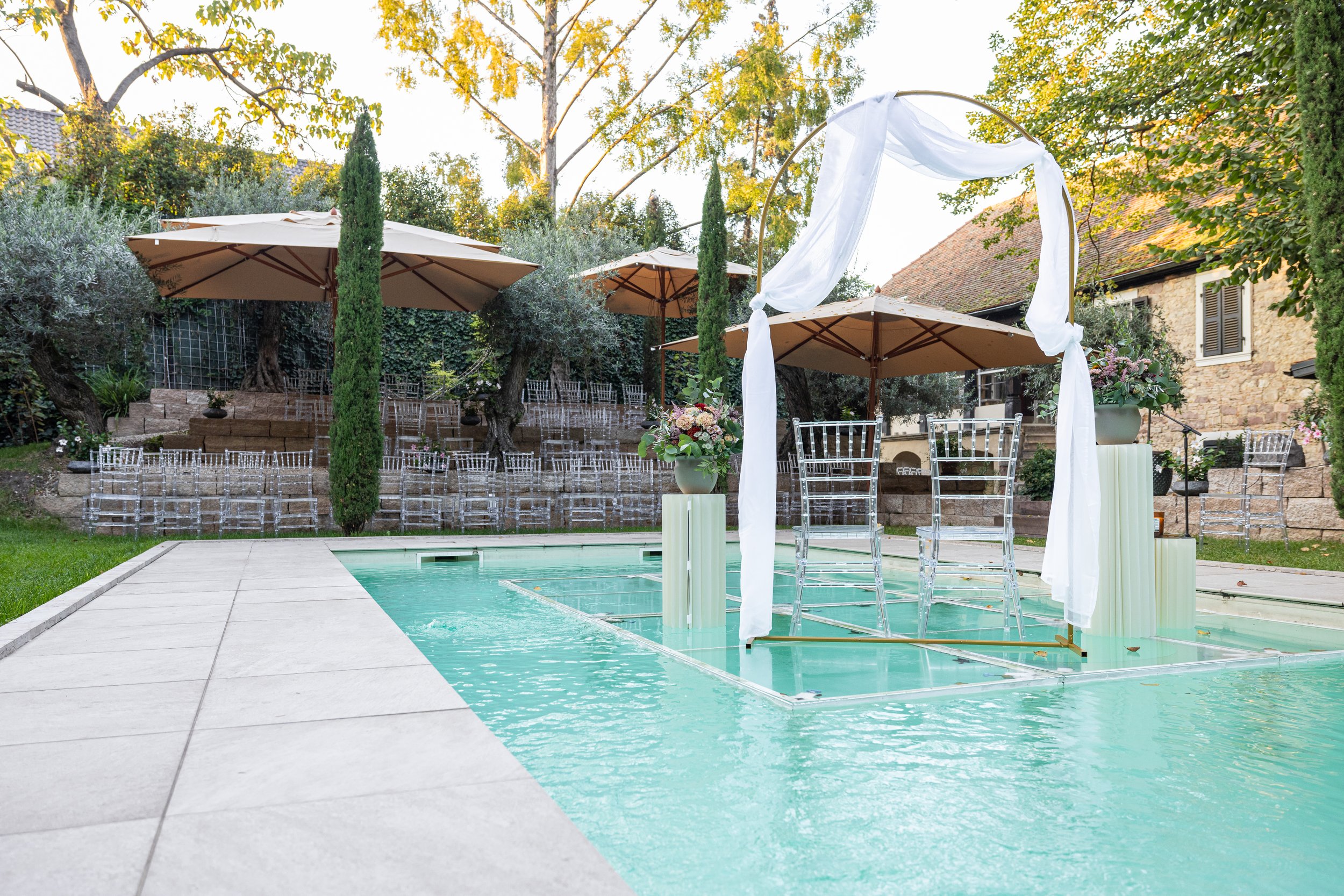 Hochzeit im Morrhof Großkarlbach – freie Trauung auf einem Pool