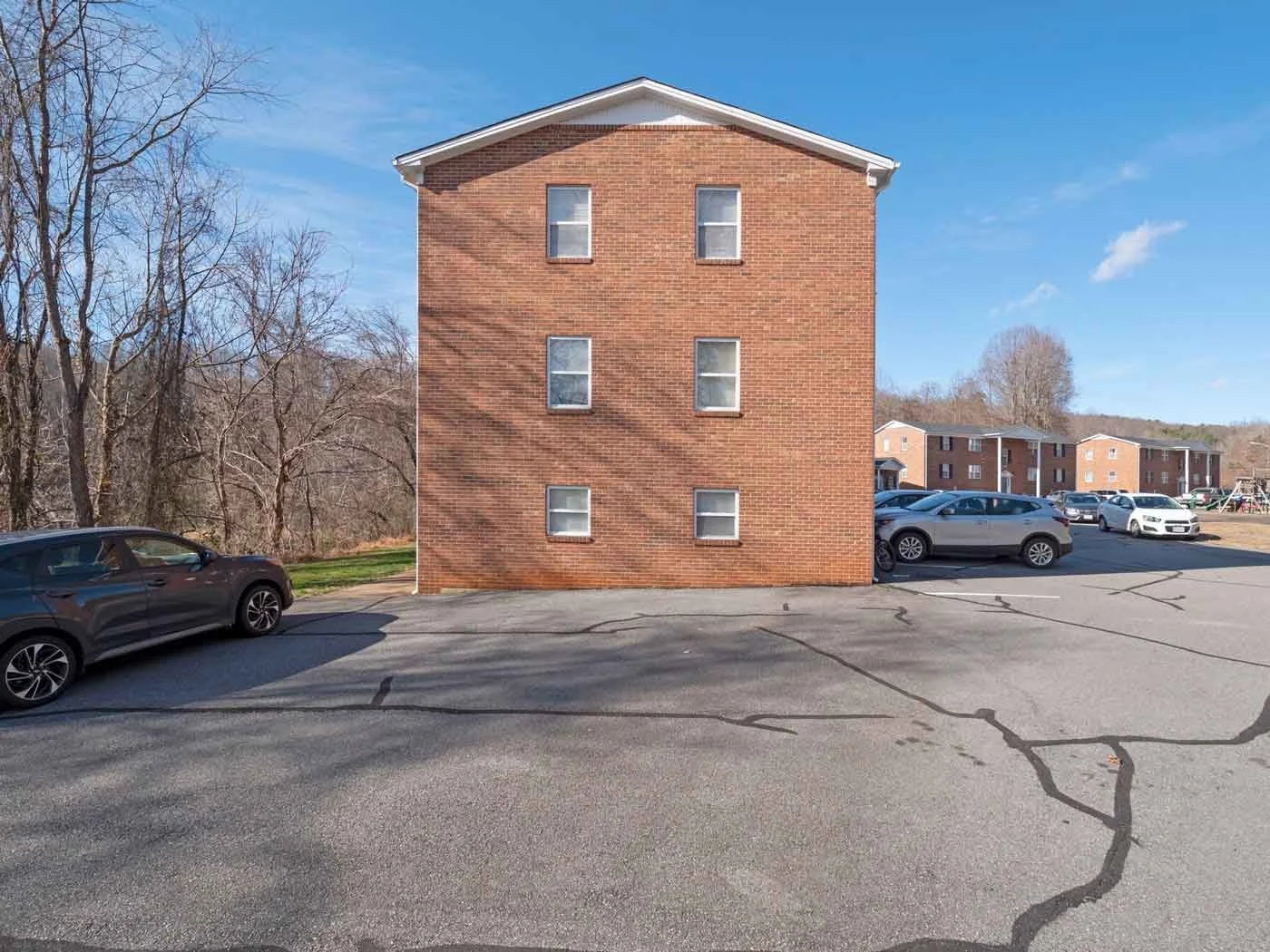 7-web-or-mls-7-Sunset-Manor-Apartments,-Moses-Fleetwood-Walker-Media,-MFW-Media,-Roanoke-Real-Estate-Photographer,-Partick-County-Real-Estate,-Stuart-Real-Estate.jpg