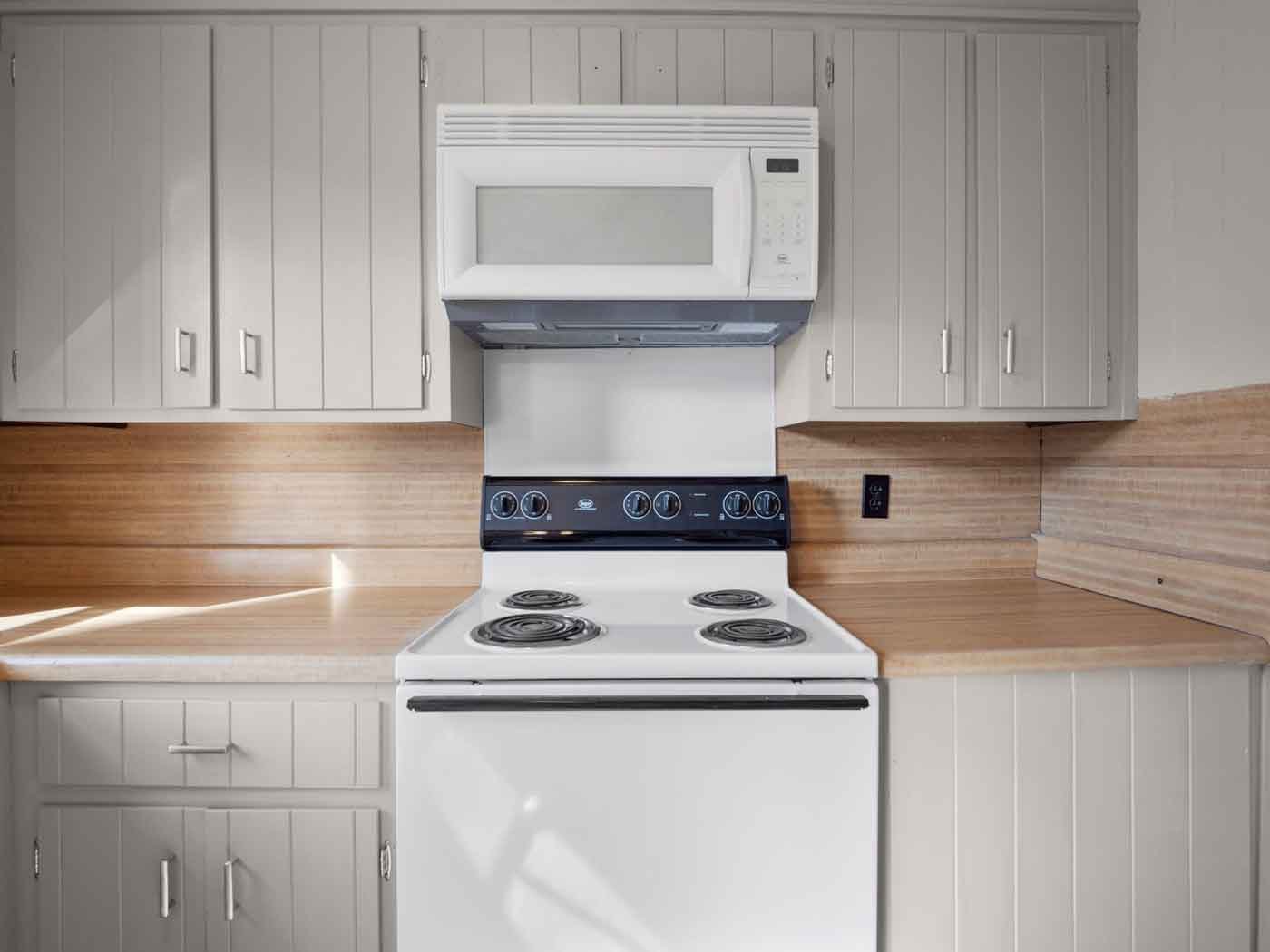 25-web-or-mls-25-Sunset-Manor-Apartments,-Moses-Fleetwood-Walker-Media,-MFW-Media,-Roanoke-Real-Estate-Photographer,-Partick-County-Real-Estate,-Stuart-Real-Estate.jpg