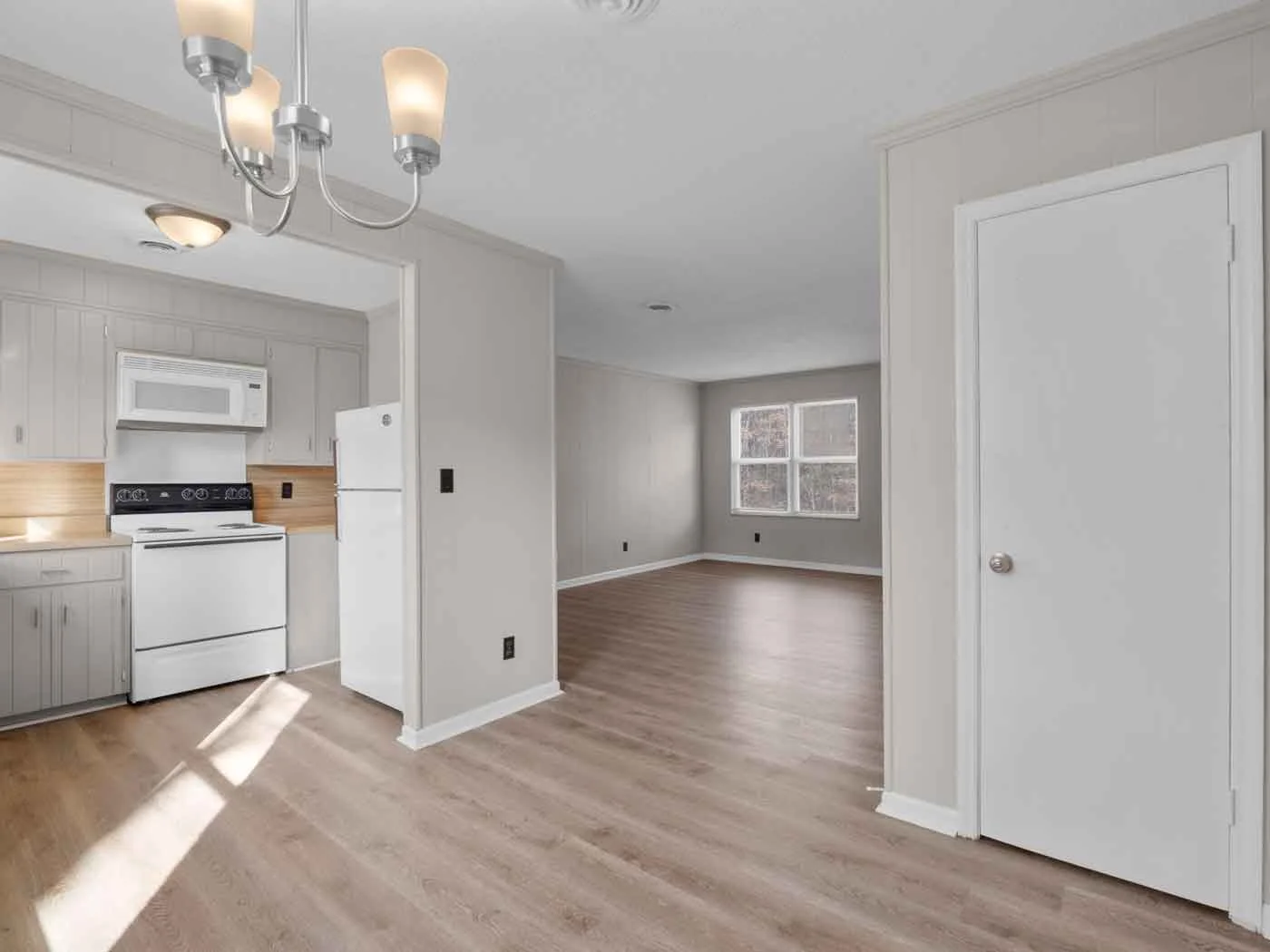 31-web-or-mls-31-Sunset-Manor-Apartments,-Moses-Fleetwood-Walker-Media,-MFW-Media,-Roanoke-Real-Estate-Photographer,-Partick-County-Real-Estate,-Stuart-Real-Estate.jpg