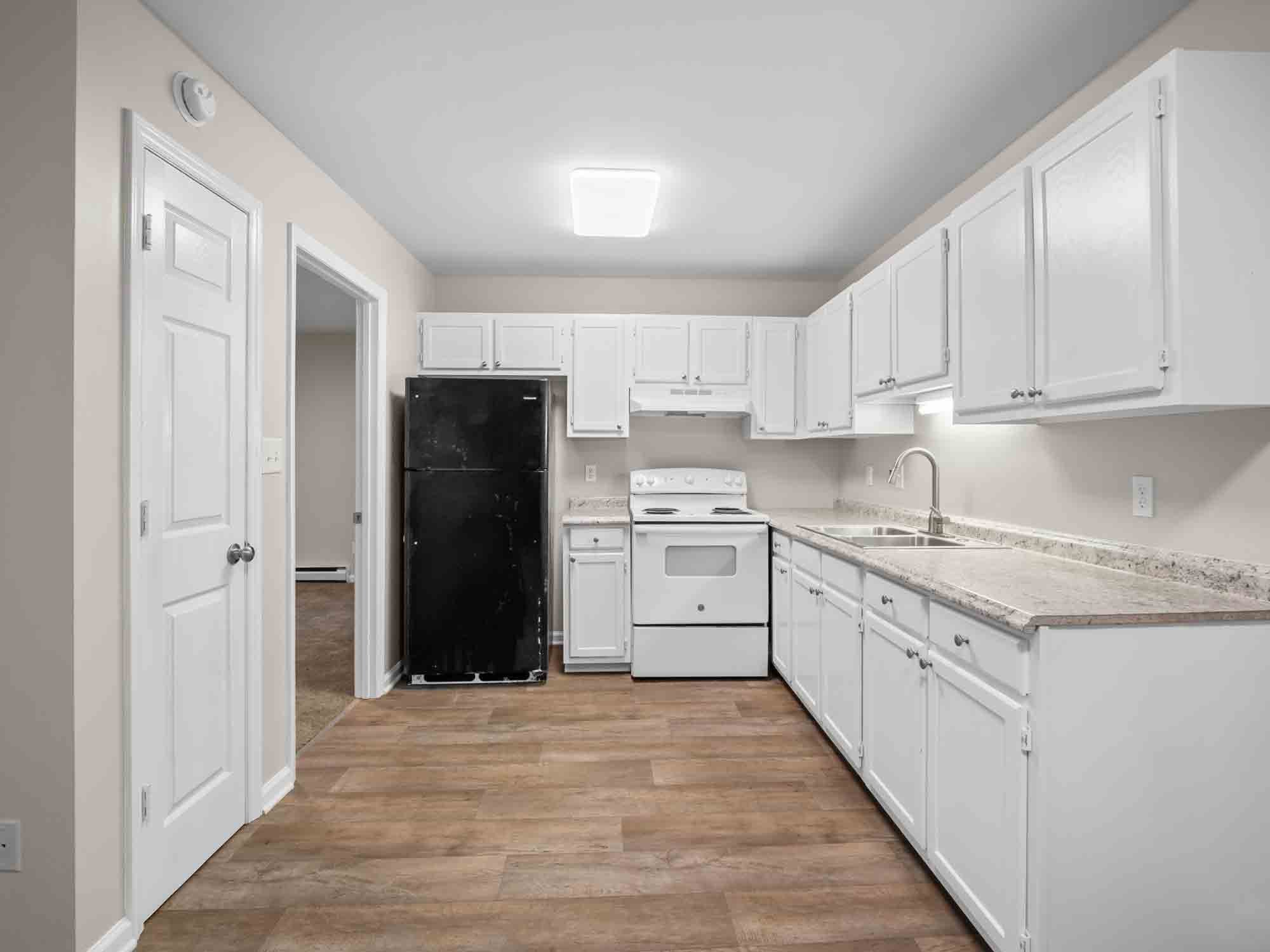 14-web-or-mls-14-Ridgestone-Apartments,-Unit-201-MFW-Media.jpg