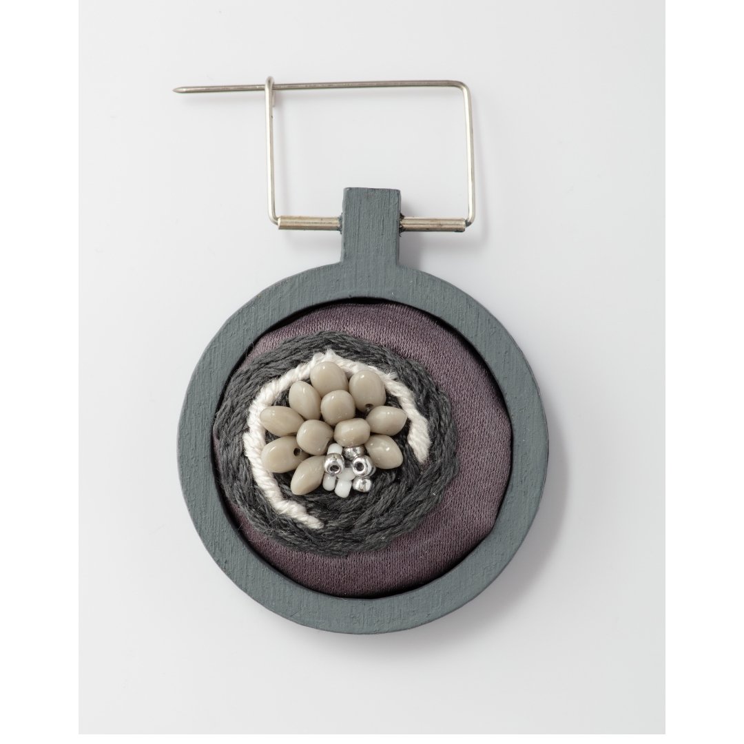 wood frame brooch 200a.jpg