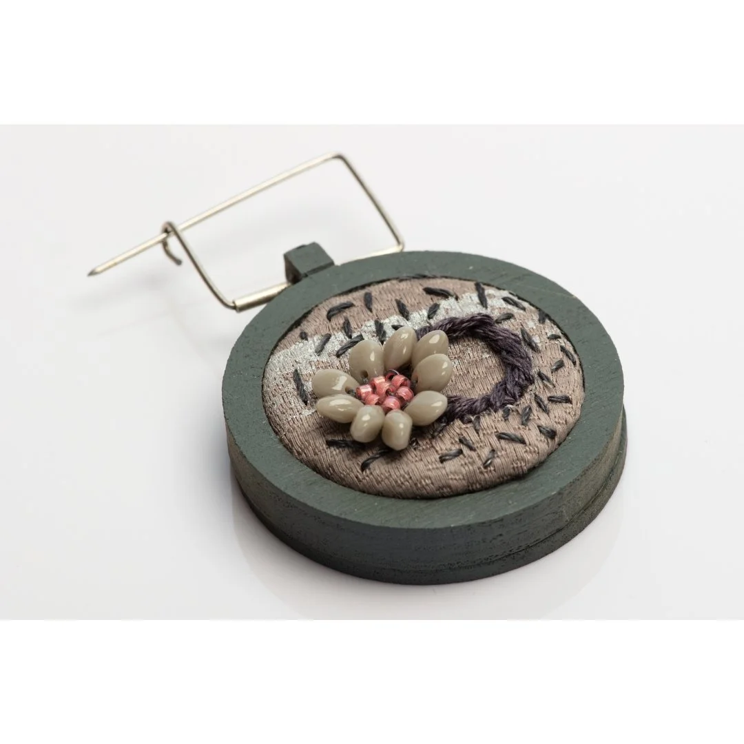 wood frame brooch 175b.jpg