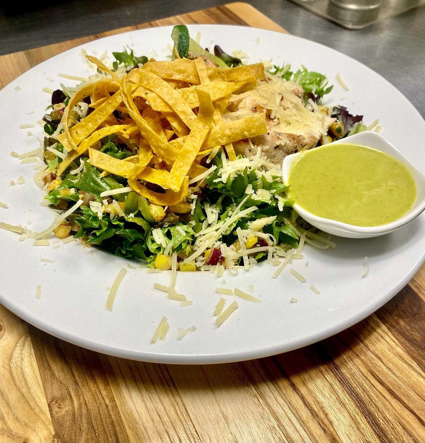 👨&zwj;🍳Who says salads can&rsquo;t be fun? Chef Brian has crafted a mouthwatering Chicken Tortilla Salad with a roasted poblano vinaigrette that is ✨magical✨- Now on special through the weekend! Come savor the flavors tonight before hunkering down 