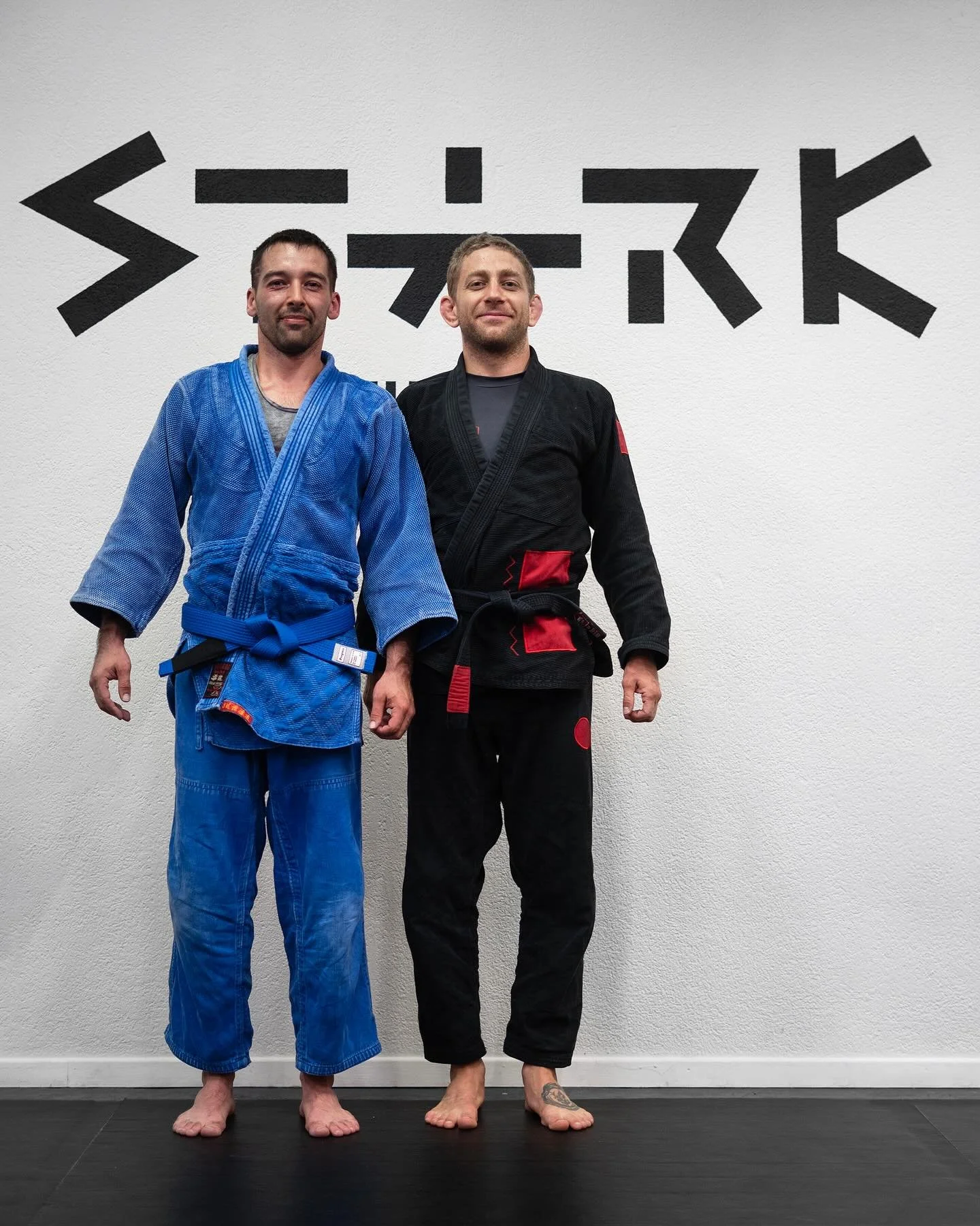 Hector got a very well deserved new belt! Yes, his funny-looking gi is a cue: PULL GUARD (unless you are interested in some free flying lessons)&hellip; Congrats! 🪐