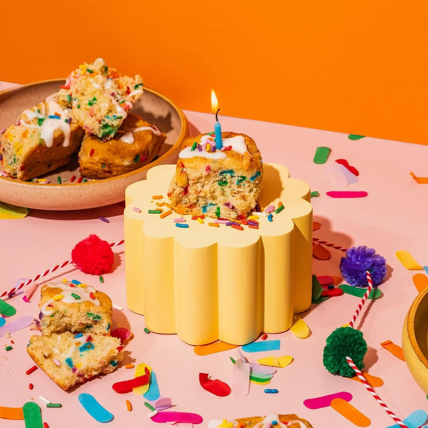 Another fun seasonal flavor: &ldquo;Birthday Cake&rdquo; by @callieshotlittlebiscuit.

Shot by yours truly 🙋🏾&zwj;♀️

Food Stylist @sam.hillsman 
📸: @themeadow.studios