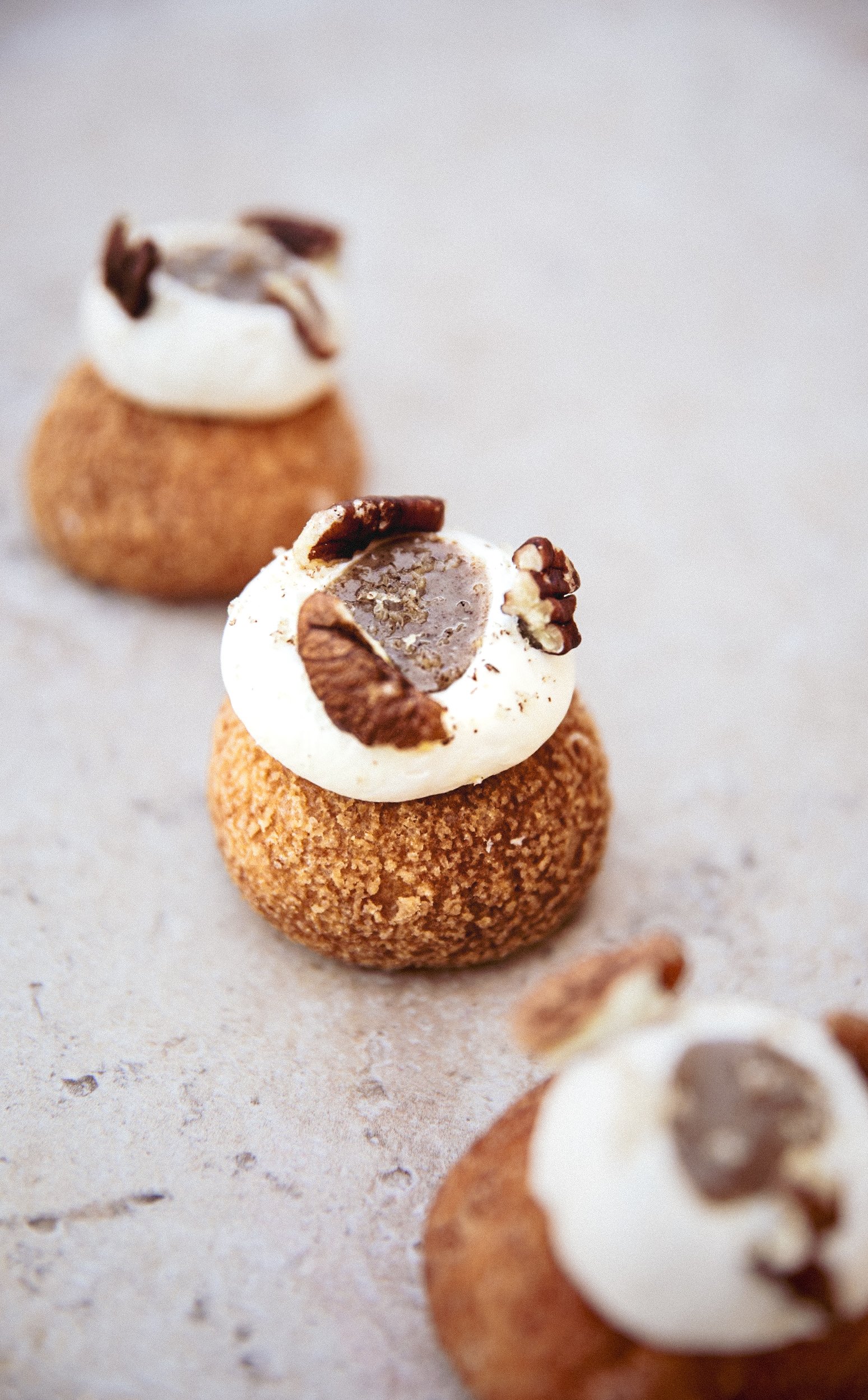 CHOU PRALINÉ PÉCAN GANACHE CHOCOLAT BLANC