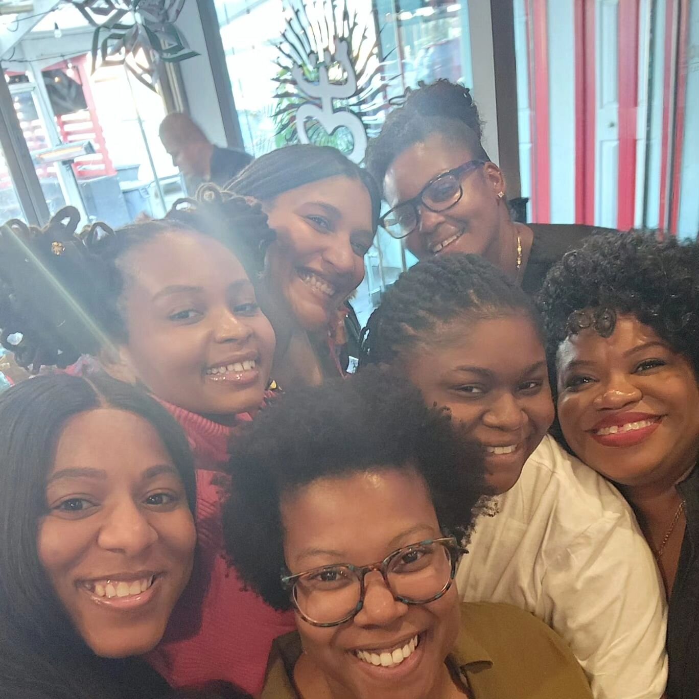 Yesterday was our Holiday Gift Exchange @bxrebirthcollective. So I had brunch with all these amazing humans 🤗🤗