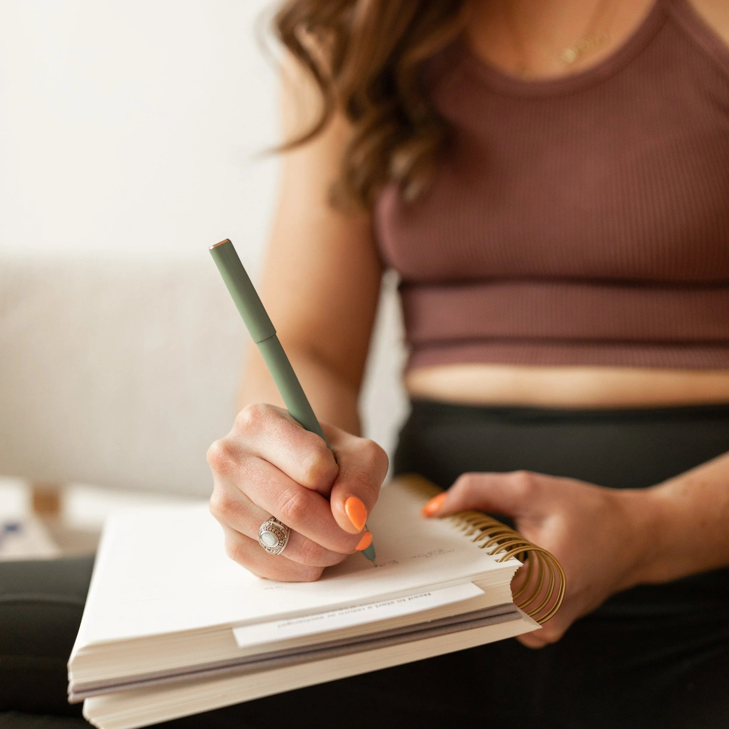 Body acceptance… is it possible for you? (plus, 4 journal prompts)