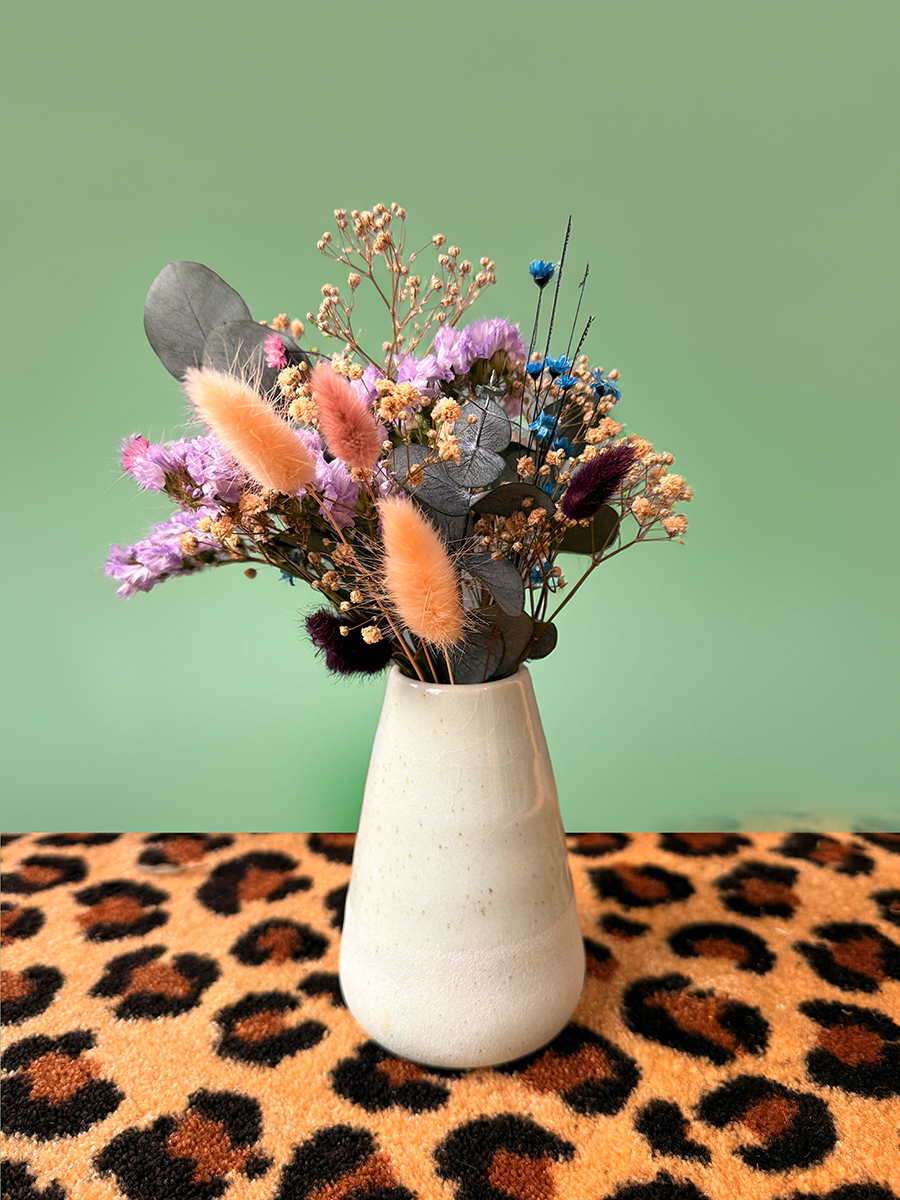 Composition bouquet et vase vert pastel