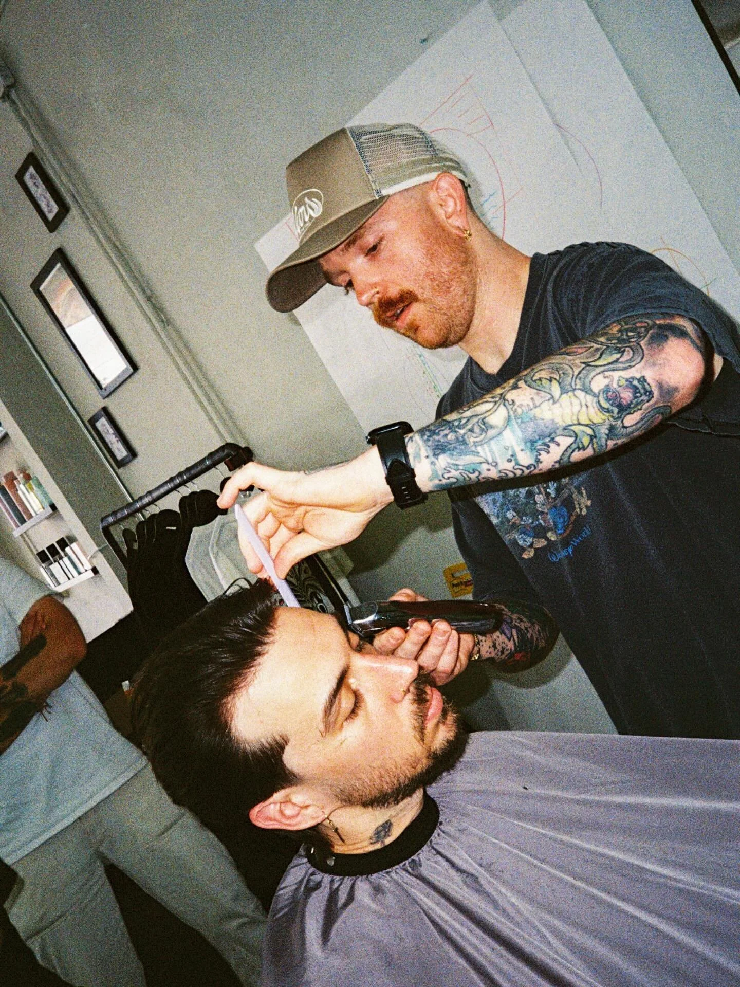 Clash in session with @mathewharlan ⁣
⁣
For classes EMAIL or DM us!⁣
⁣
⁣
⁣
#tampa #tampabarber #tampabarbershop #americansalon #modernsalon #behindthechair #hairstyles #haircut #downtowntampa #tampariverwalk #barberevo #modernbarbermag #lovekm