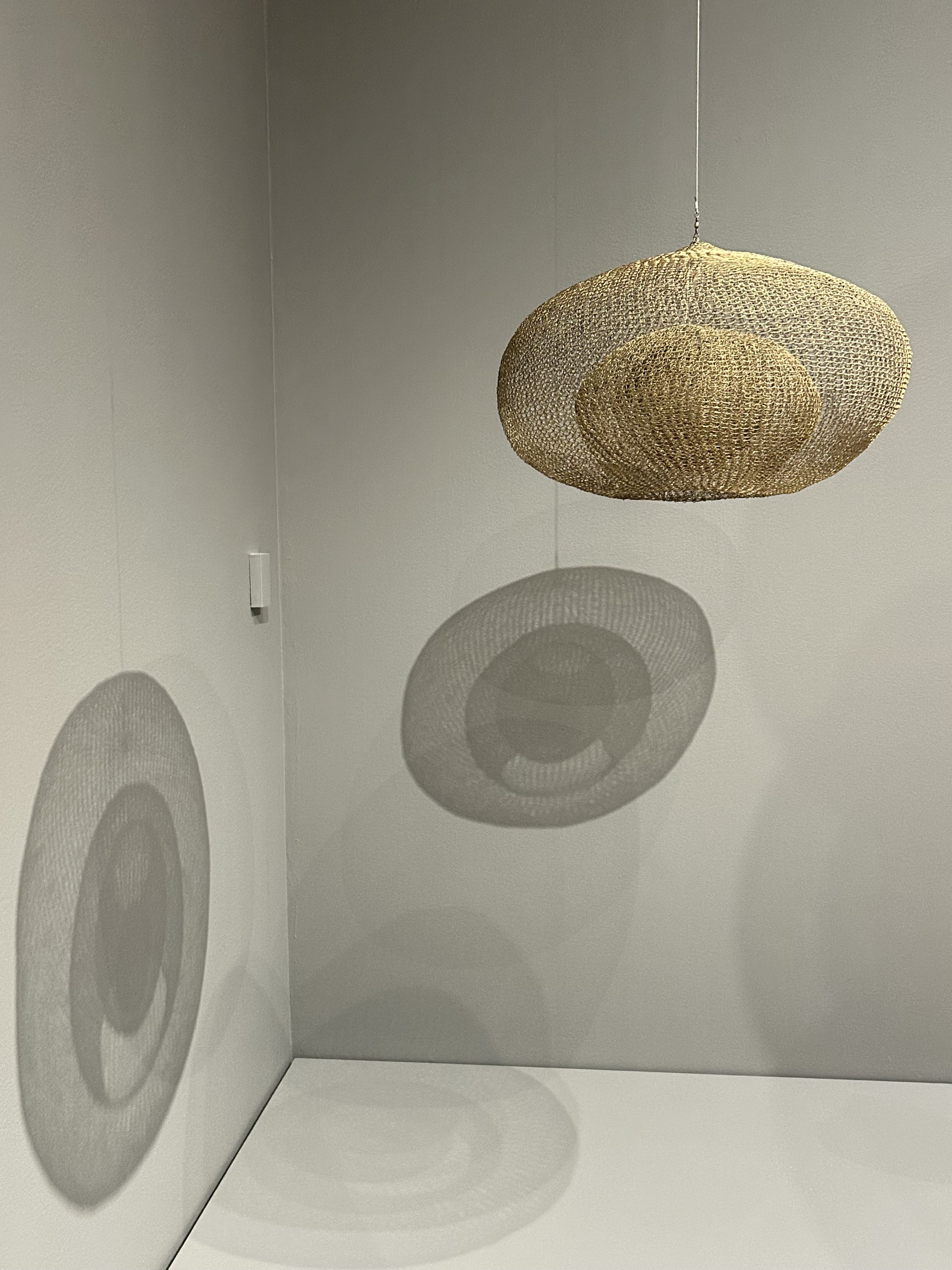 Untitled (S.427, Hanging Single-Lobed, Five-Layered Continuous Form Within a Form) 1953   Brass wire   Collection Don Kaul and Barbara Bluhm-Kaul, Chicago 