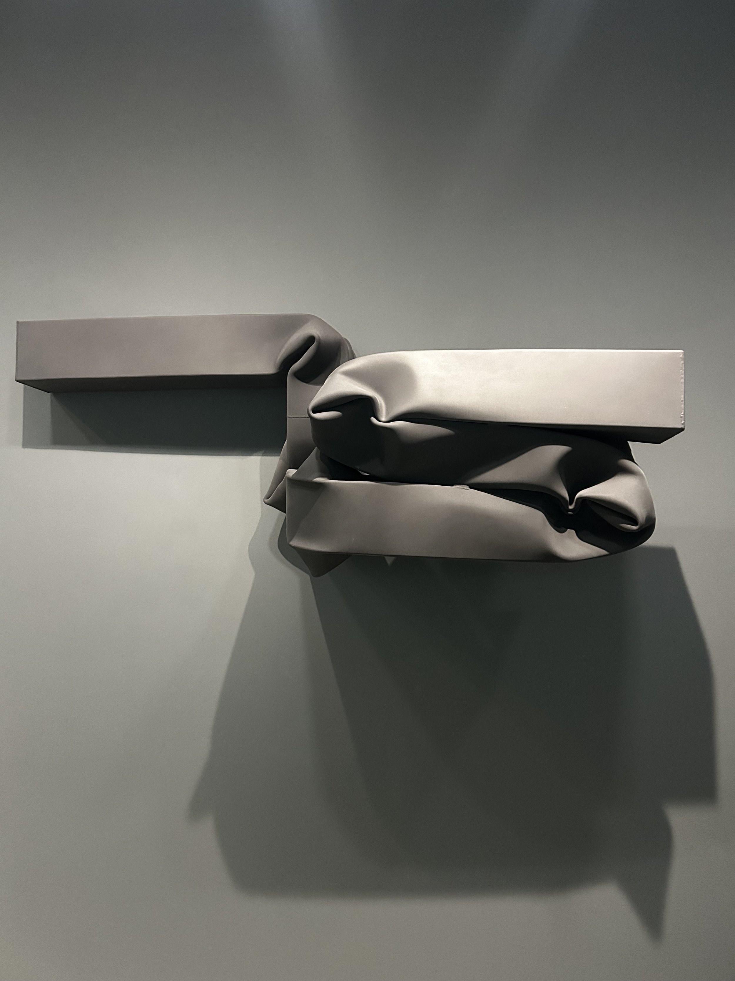  Level Boss  2026  Stainless steel and urethane paint  Collection of the artist, courtesy Gagosian 