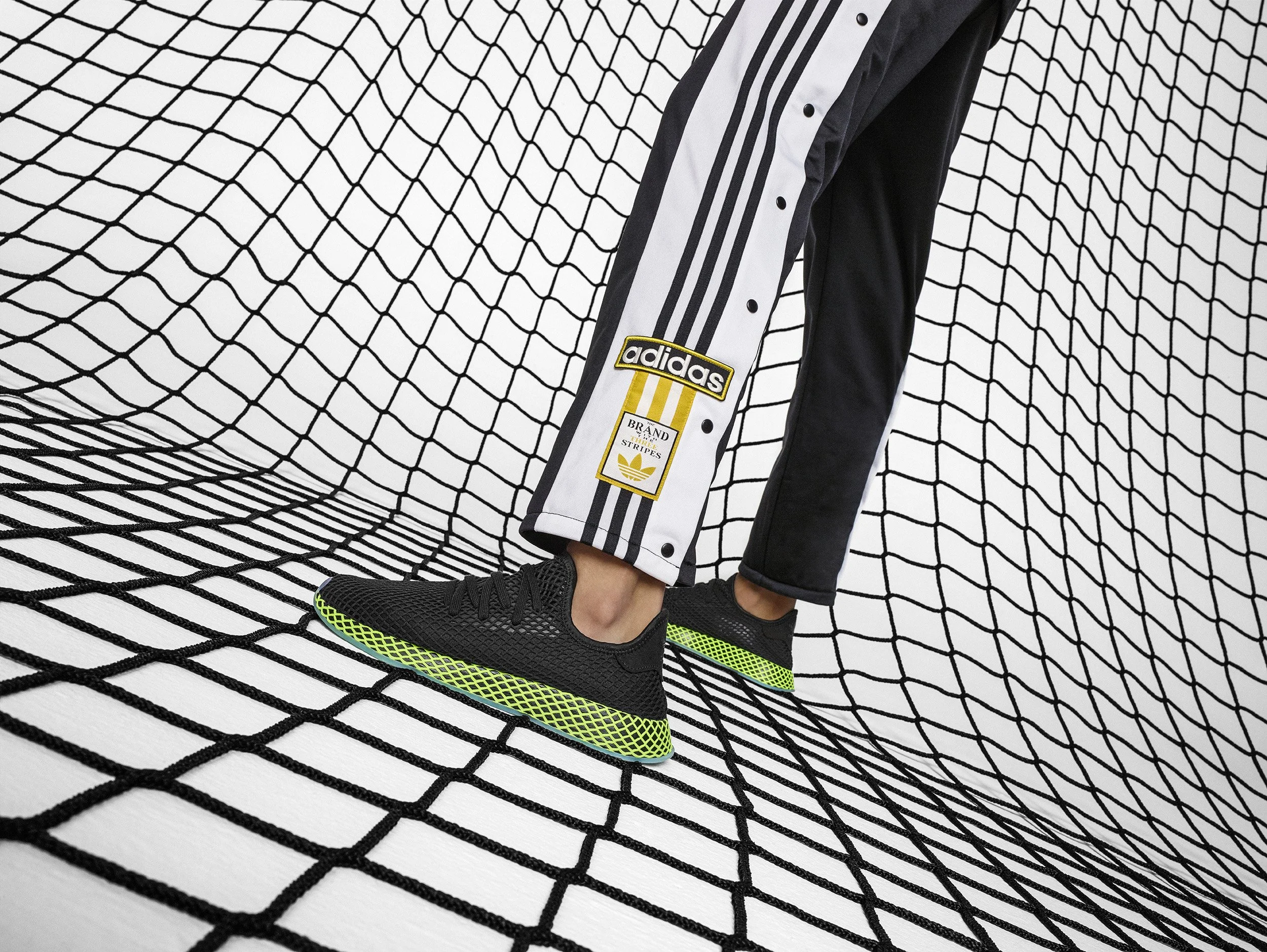 FW18_DEERUPT_FASHION_SPECIALTY_B41755_MALE_005_01395_RGB.jpg
