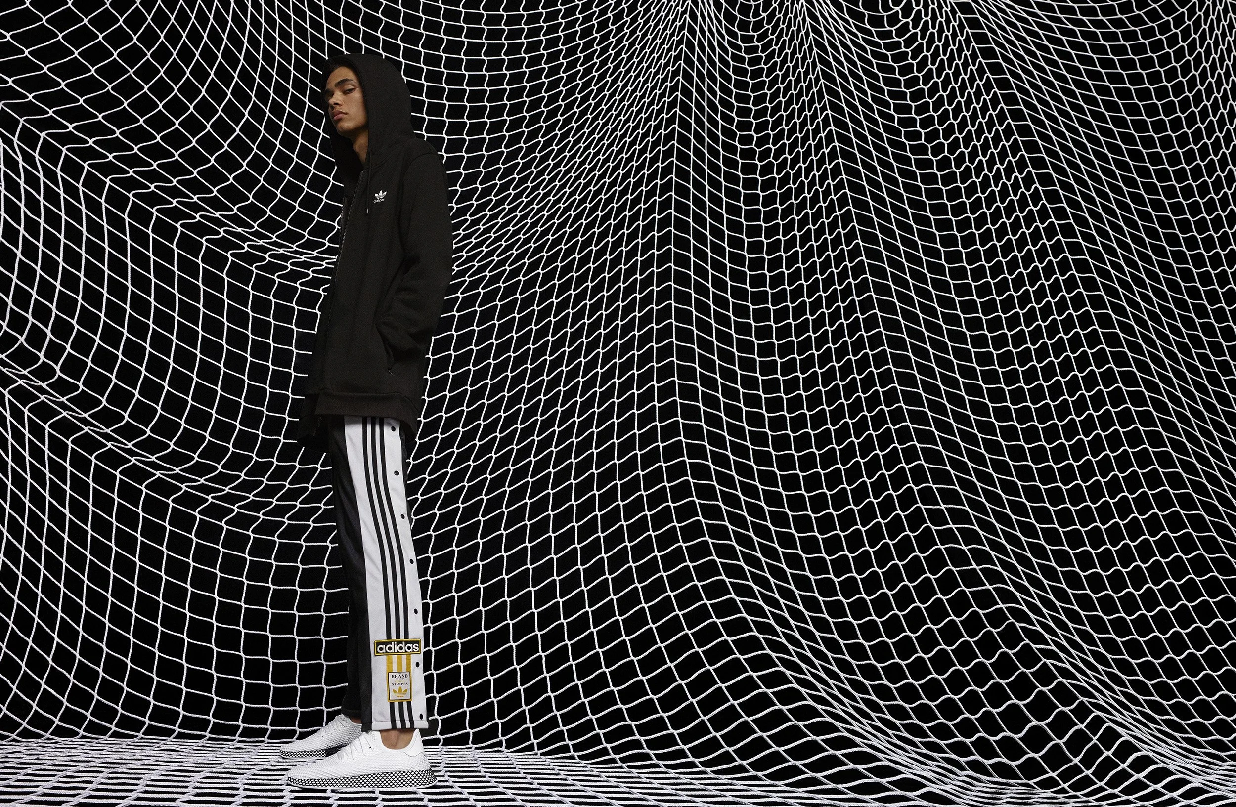 FW18_DEERUPT_FOUNDATION+_B41767_MALE_003_00499_RGB.jpg