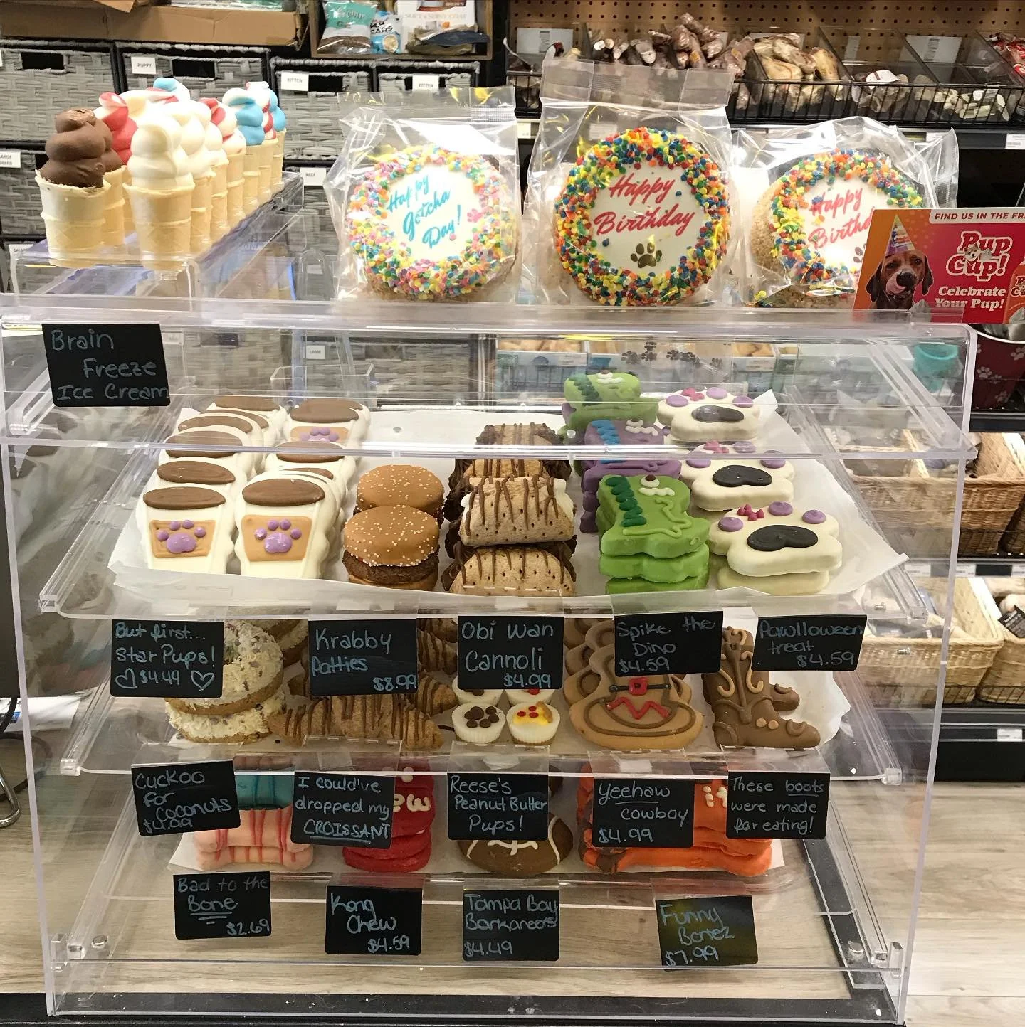 Tell your pup to grab a cart - things are about to get tasty! 🛒🐶Brand new bakery treats just came in and your pups are going to love them ❤️❤️#bonezandpawz #dog #smallbusiness #petstore