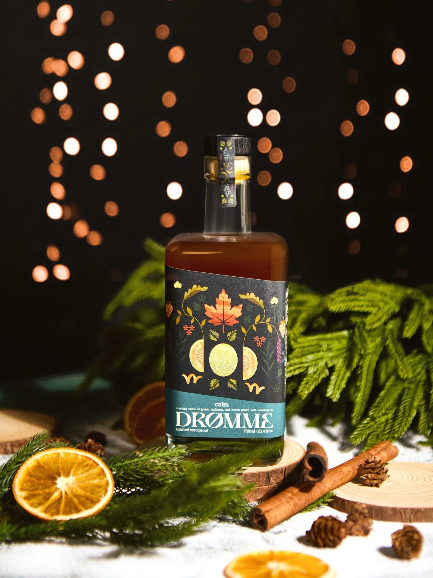 Holiday &amp; evergreen photos for @drinkdromme 🍸🎄

We focused on a lot of studio lighting to emphasis Dromme&rsquo;s classy brand voice and the season! It was so fun stepping out of my usual style and getting back into studio work! 

So grateful f