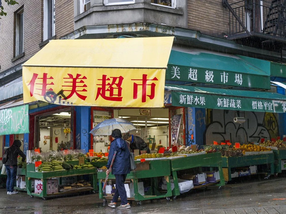 Pete McMartin: A ‘centre of gravity’ stuck in the past, is there really a need to save nostalgic Chinatown?