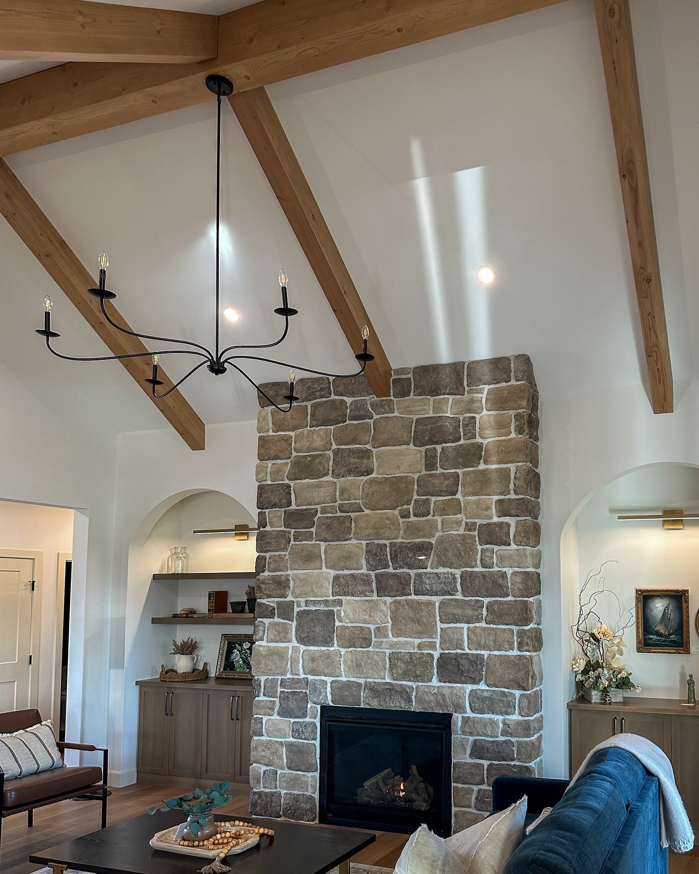 Every year we participate in our local dream home @winadreamhome and this year we contributed with our Box Beams with our White Oak stain on S4S Smooth texture. 

Loved our beams in this stunning space! @uniquehomeconceptsgp