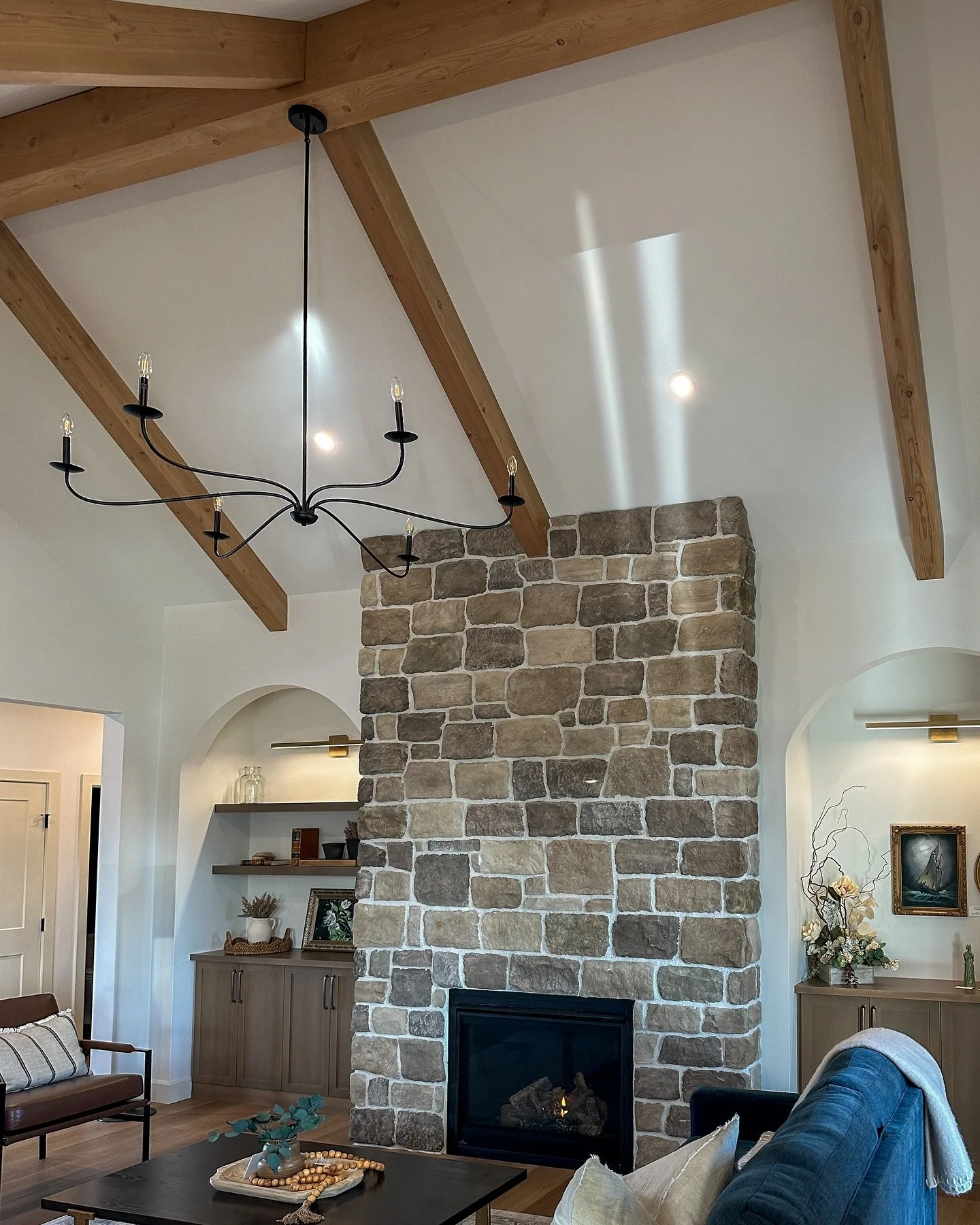Every year we participate in our local dream home @winadreamhome and this year we contributed with our Box Beams with our White Oak stain on S4S Smooth texture. 

Loved our beams in this stunning space! @uniquehomeconceptsgp