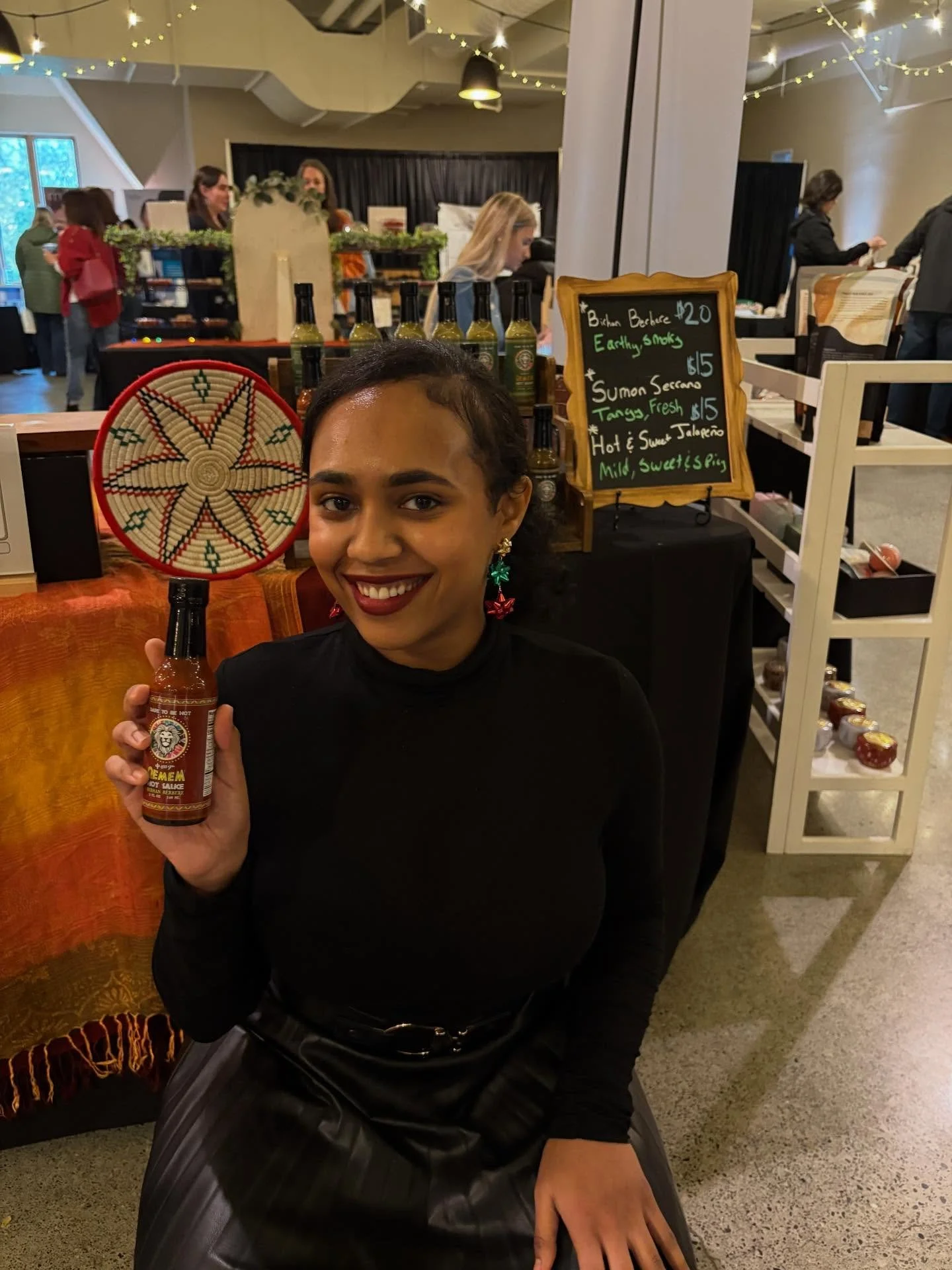 ✨Did three holiday markets this past weekend! ✨
It was amazing being at Kings High School for the DECA Holiday Market and seeing students so excited about business. 
I also loved spending time at the Woodinville Farmers Market and catching up with ol